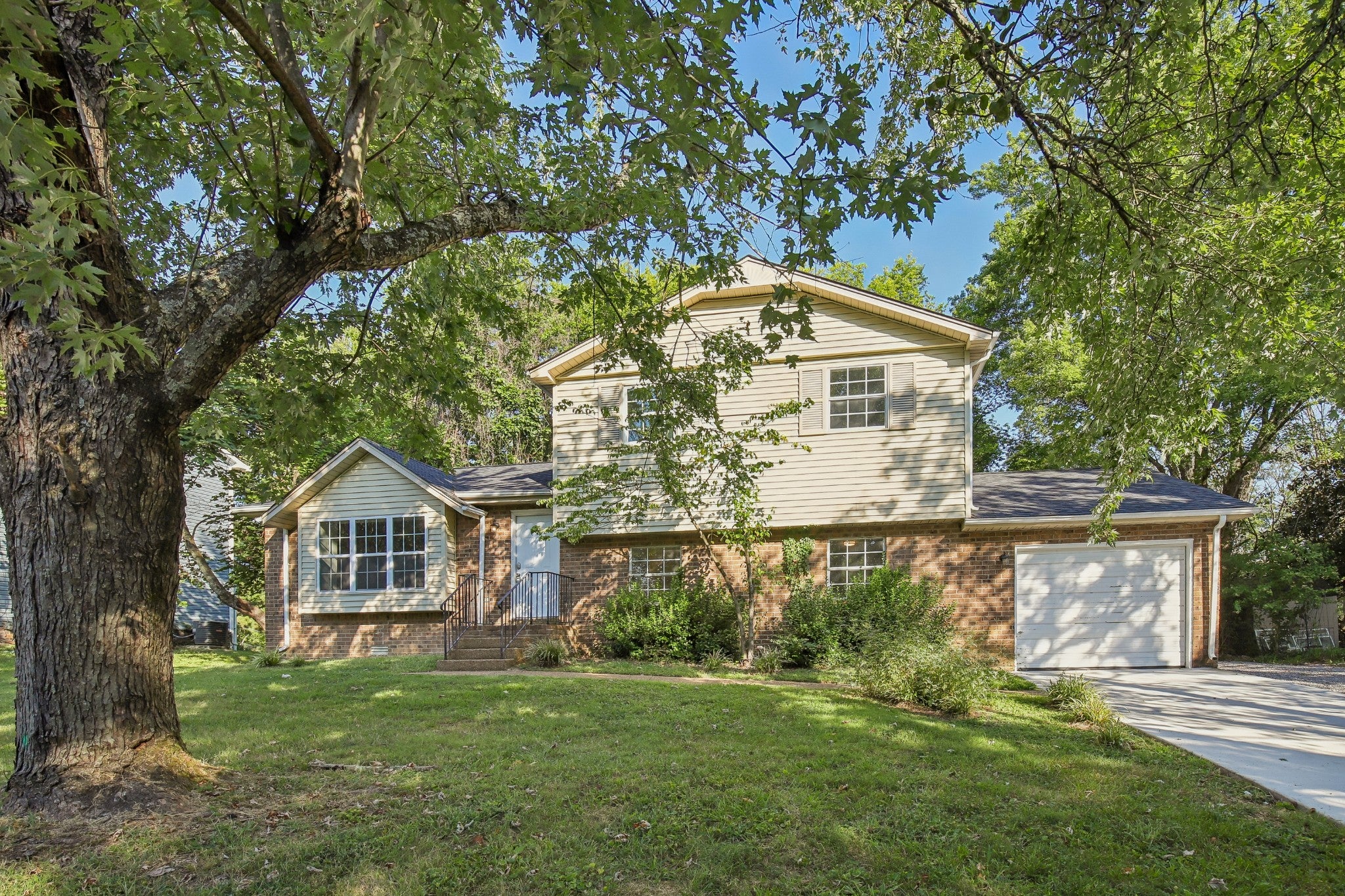 4-bed listing at 5148 Roxborough Dr, Hermitage