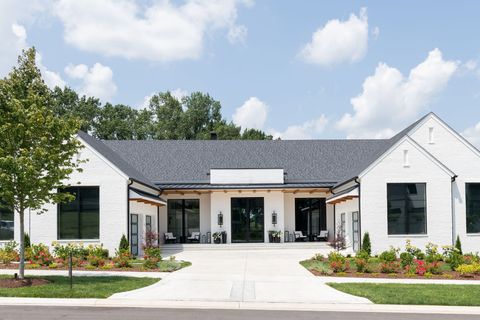9052 Passiflora Ct College Grove TN 37046