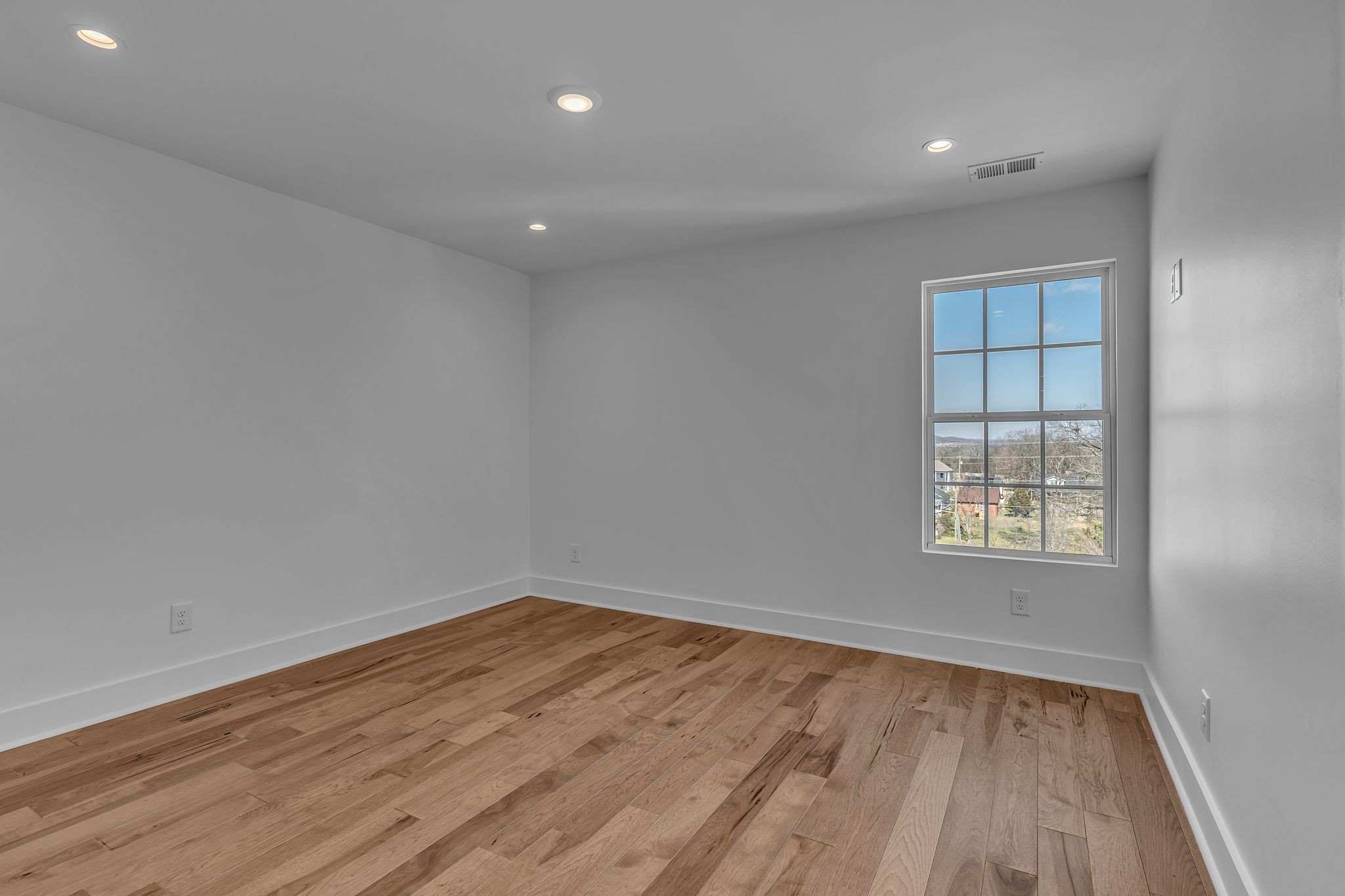 Nashville, Tennessee 37208, United States, 4 Bedrooms Bedrooms, ,4 BathroomsBathrooms,Residential,Active,85012