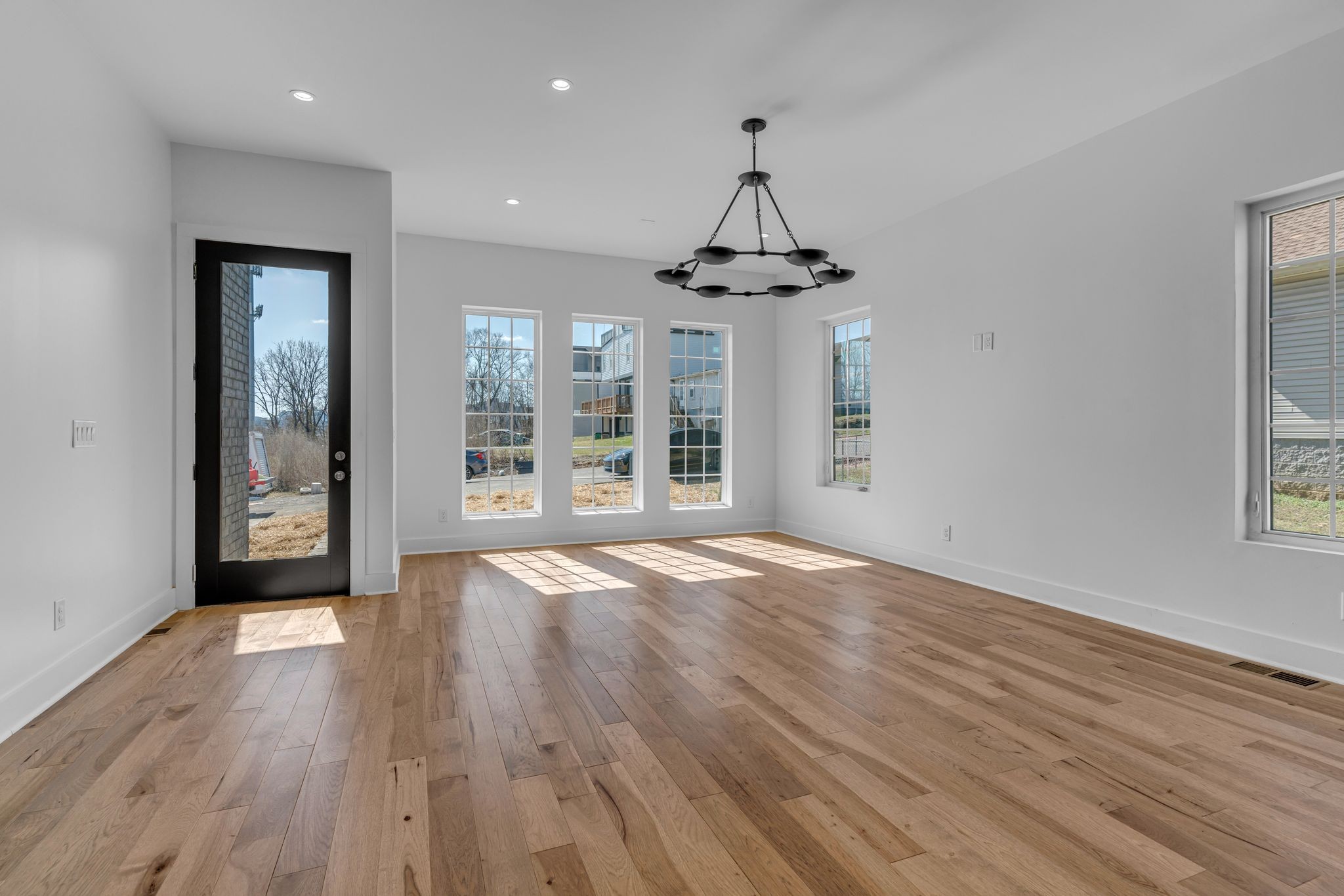 Nashville, Tennessee 37208, United States, 4 Bedrooms Bedrooms, ,4 BathroomsBathrooms,Residential,Active,85012