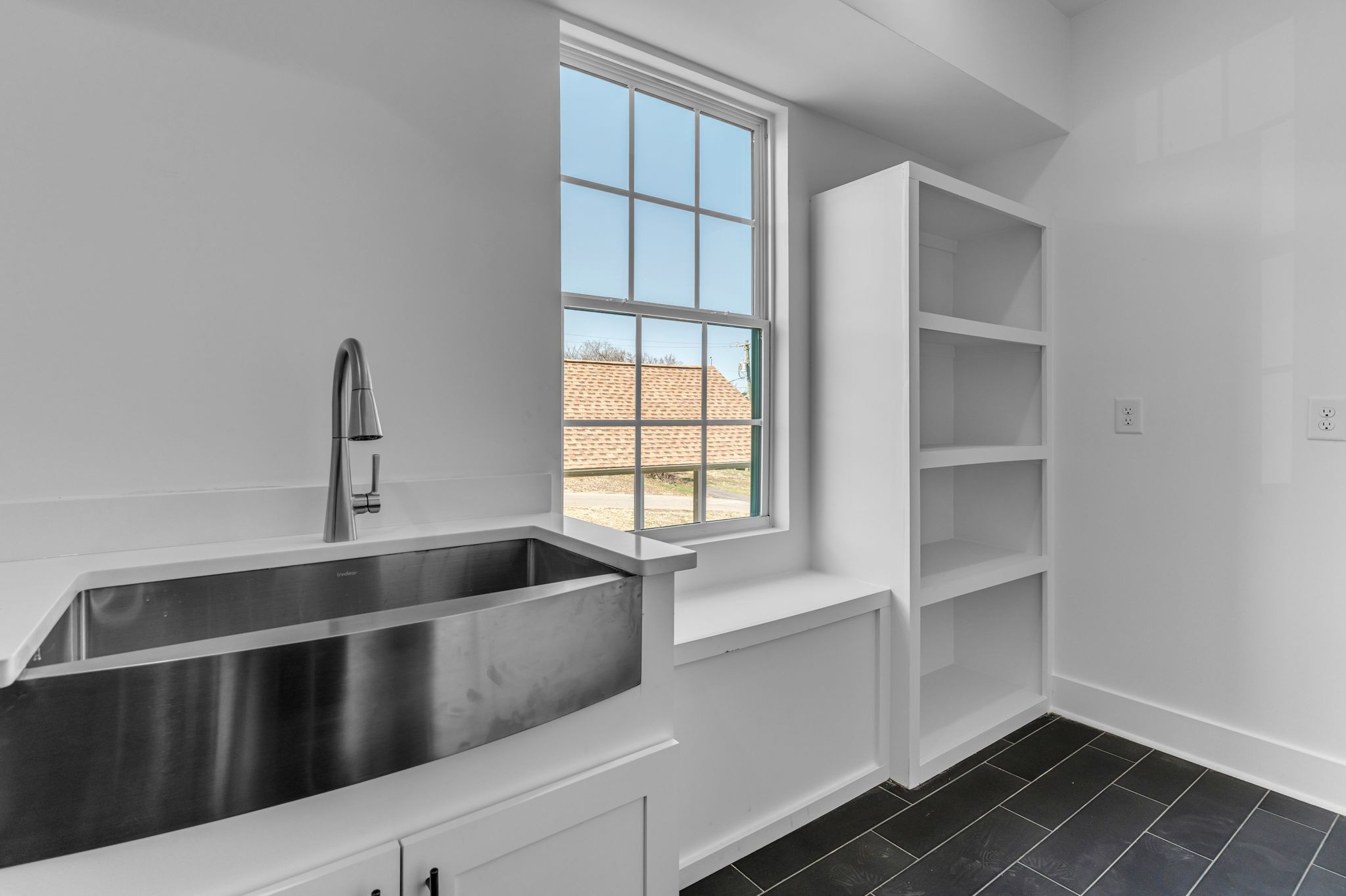 Nashville, Tennessee 37208, United States, 4 Bedrooms Bedrooms, ,4 BathroomsBathrooms,Residential,Active,85012