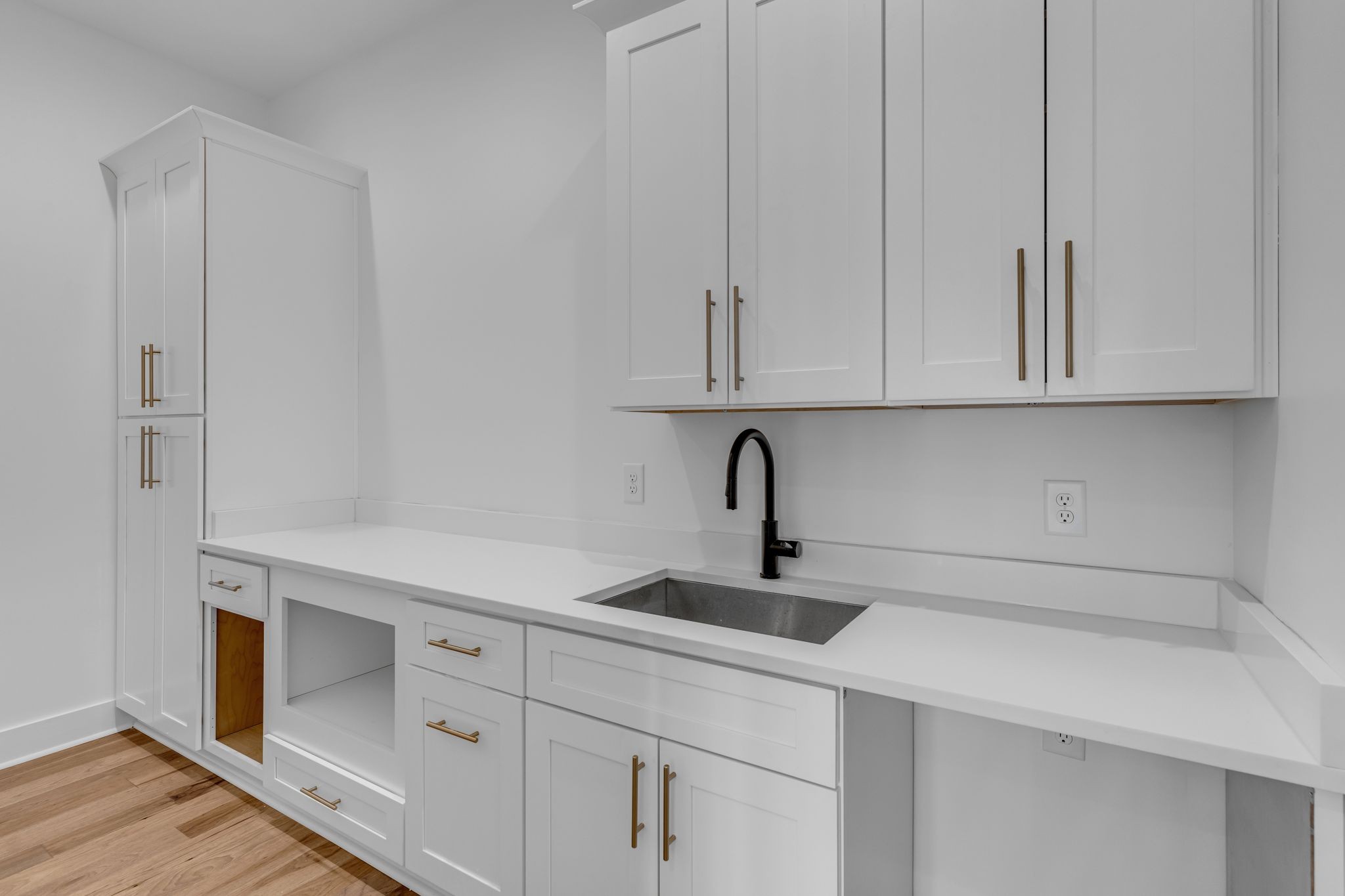 Nashville, Tennessee 37208, United States, 4 Bedrooms Bedrooms, ,4 BathroomsBathrooms,Residential,Active,85012