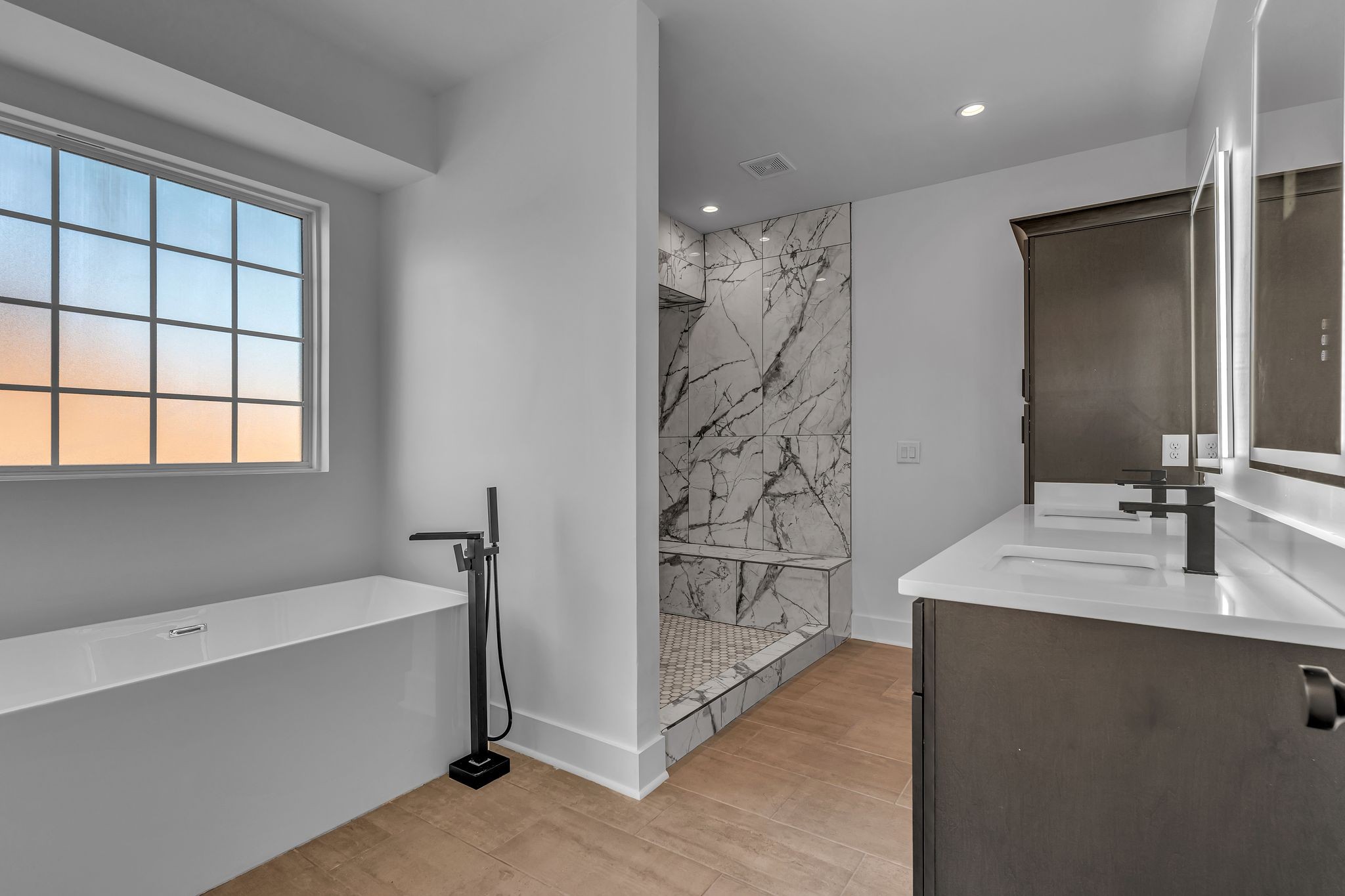 Nashville, Tennessee 37208, United States, 4 Bedrooms Bedrooms, ,4 BathroomsBathrooms,Residential,Active,85012