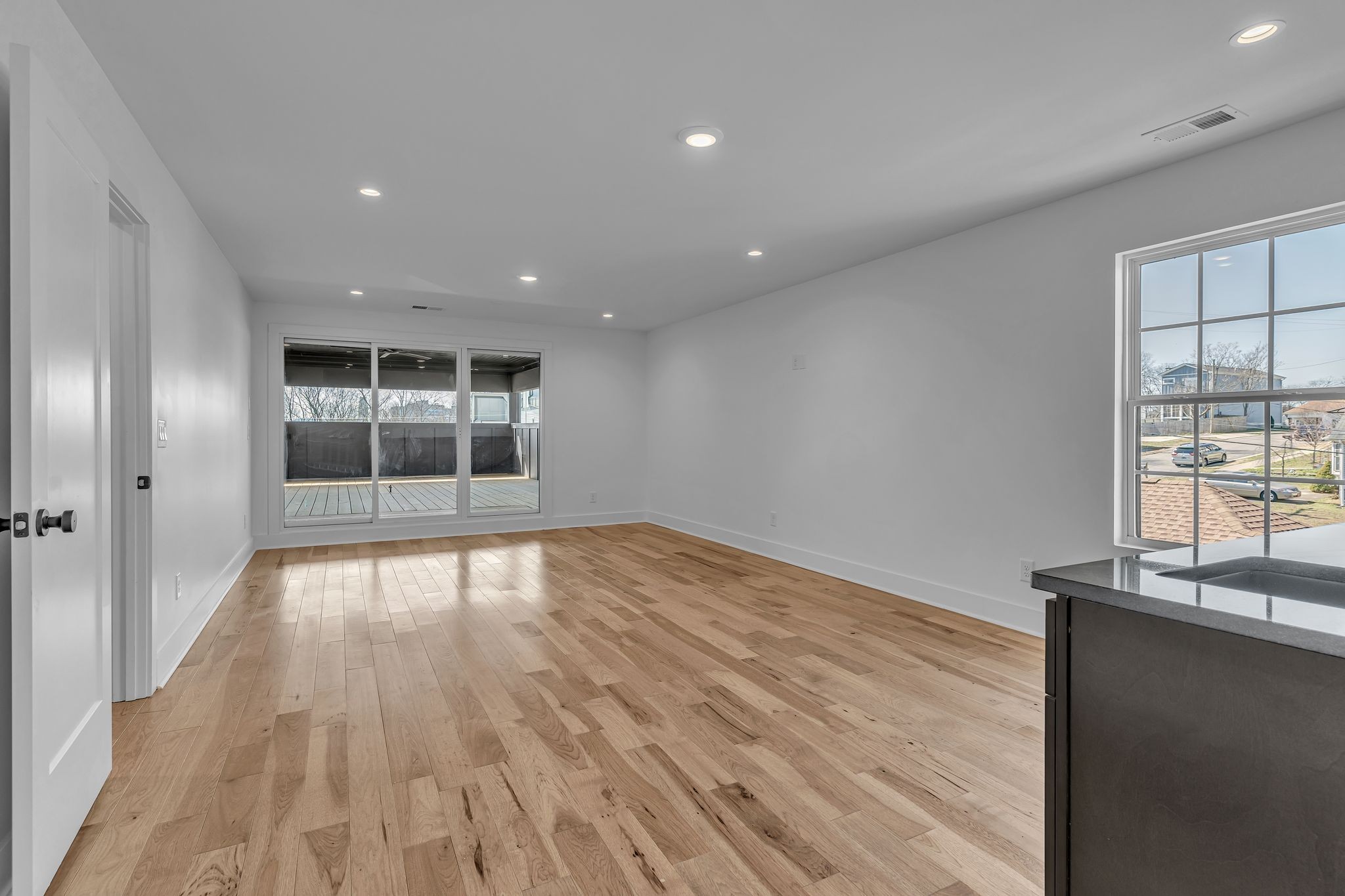 Nashville, Tennessee 37208, United States, 4 Bedrooms Bedrooms, ,4 BathroomsBathrooms,Residential,Active,85012