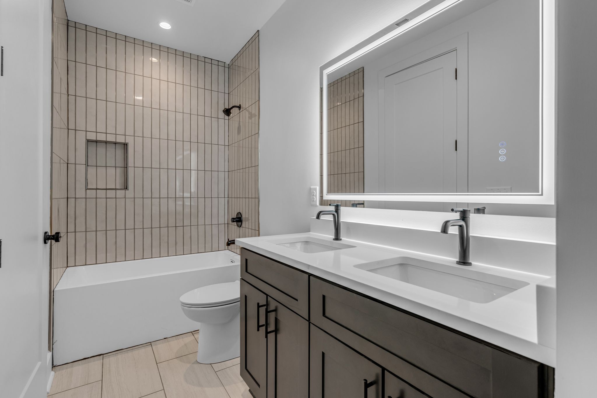 Nashville, Tennessee 37208, United States, 4 Bedrooms Bedrooms, ,4 BathroomsBathrooms,Residential,Active,85012