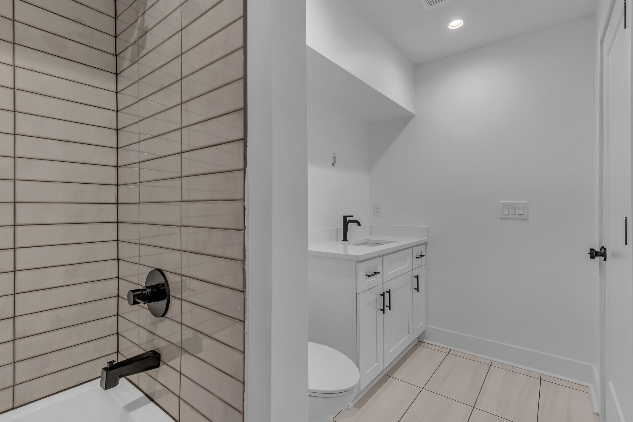 Nashville, Tennessee 37208, United States, 4 Bedrooms Bedrooms, ,4 BathroomsBathrooms,Residential,Active,85012