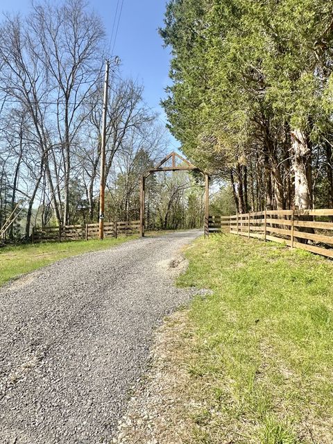 2485 Hickman Rd Hickman TN 38567