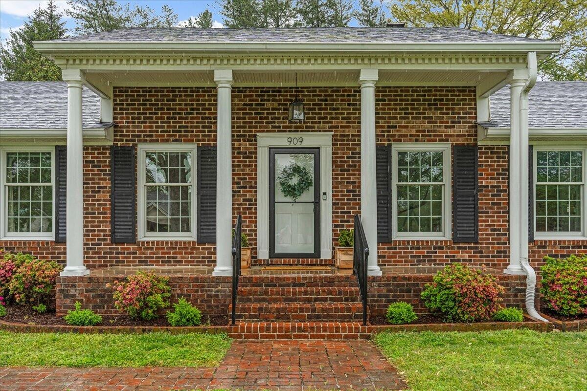 909 Mayfield Street