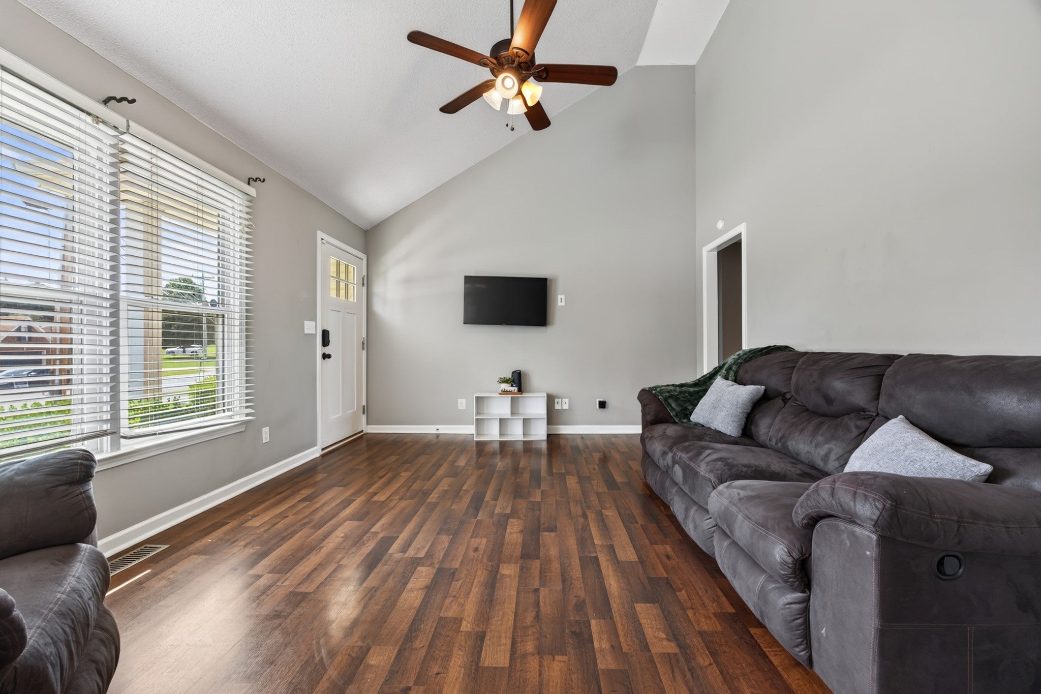 1733 Crestview Dr