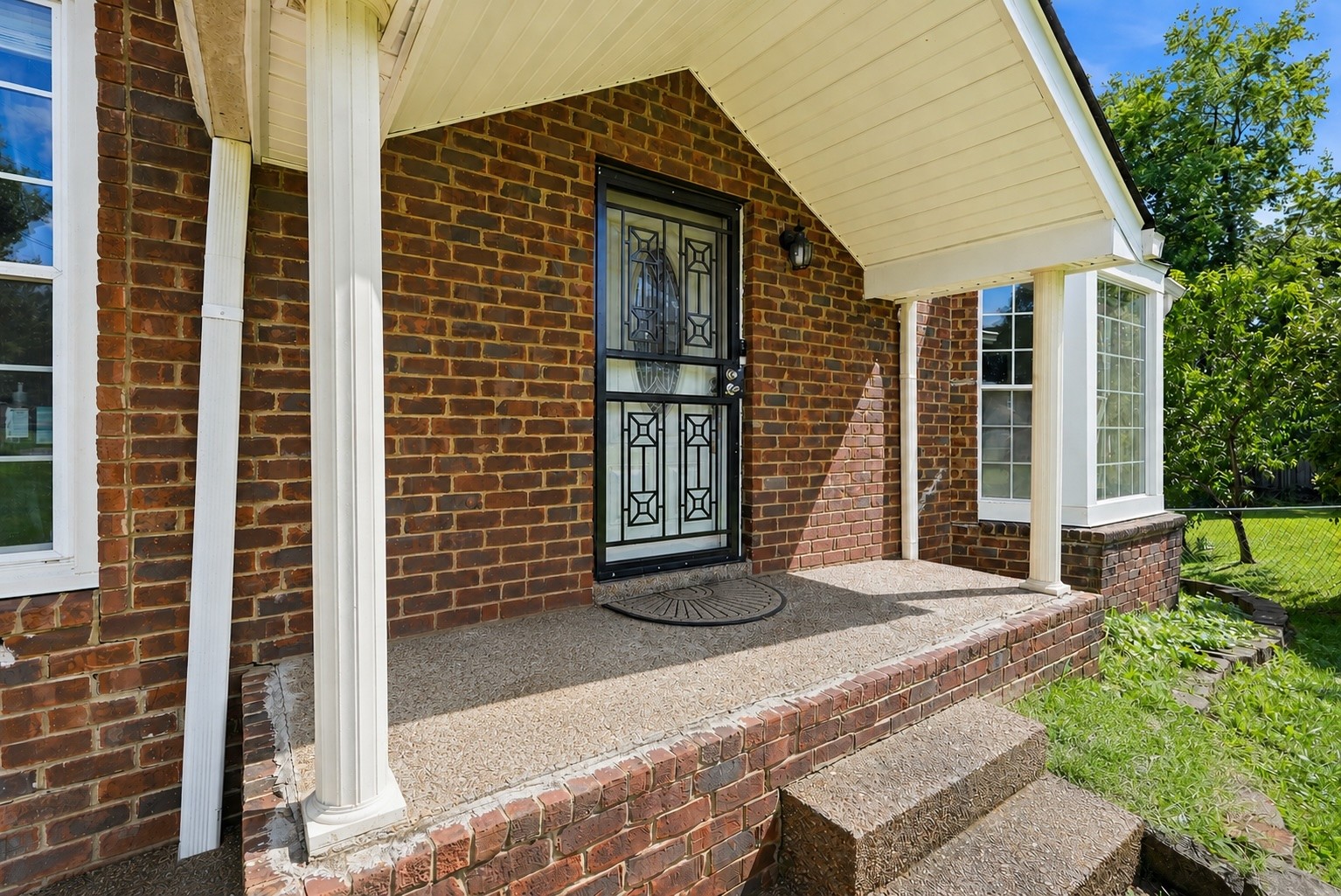 4824 Blue Springs Dr