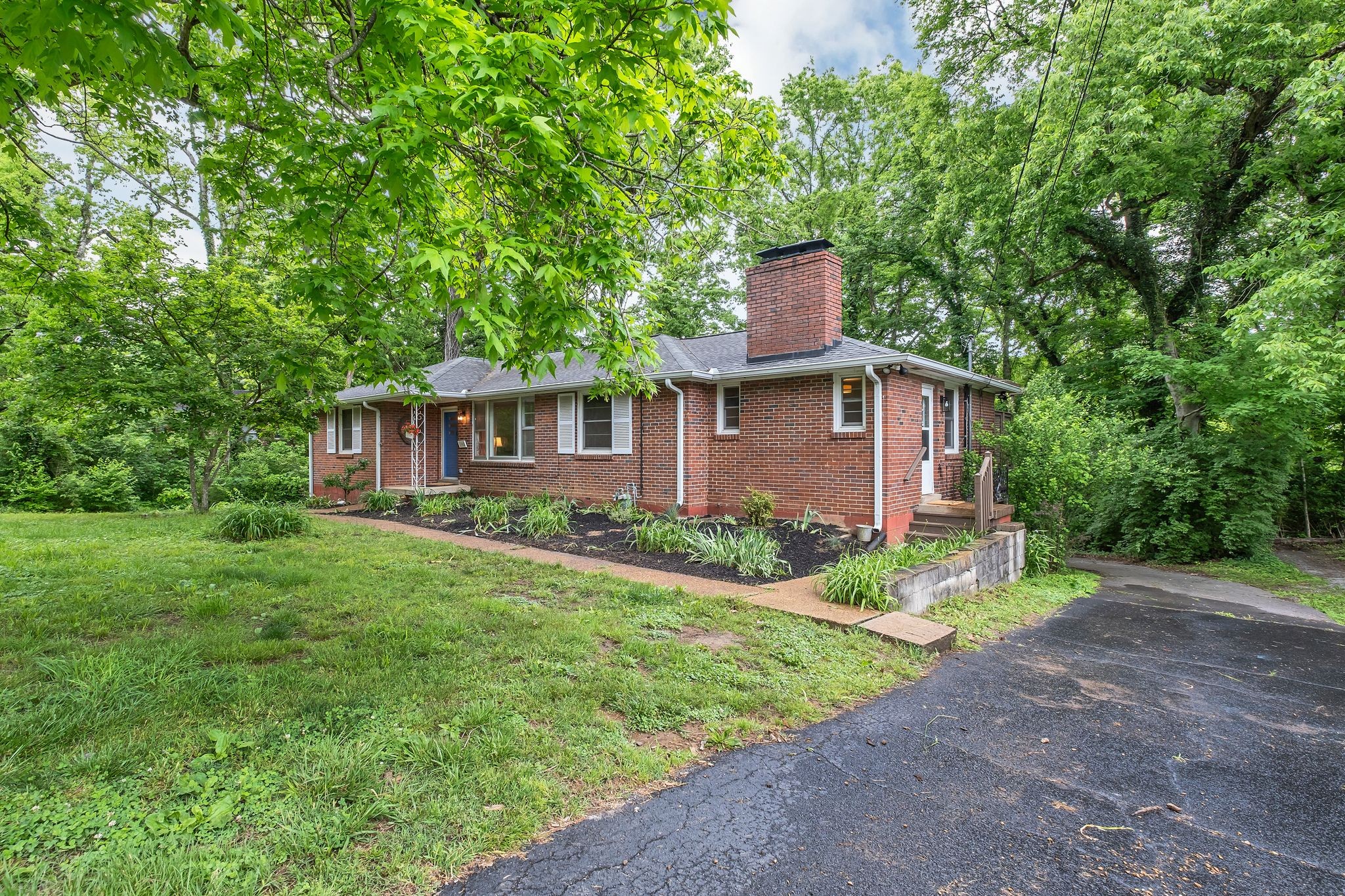1008 Downey Dr
