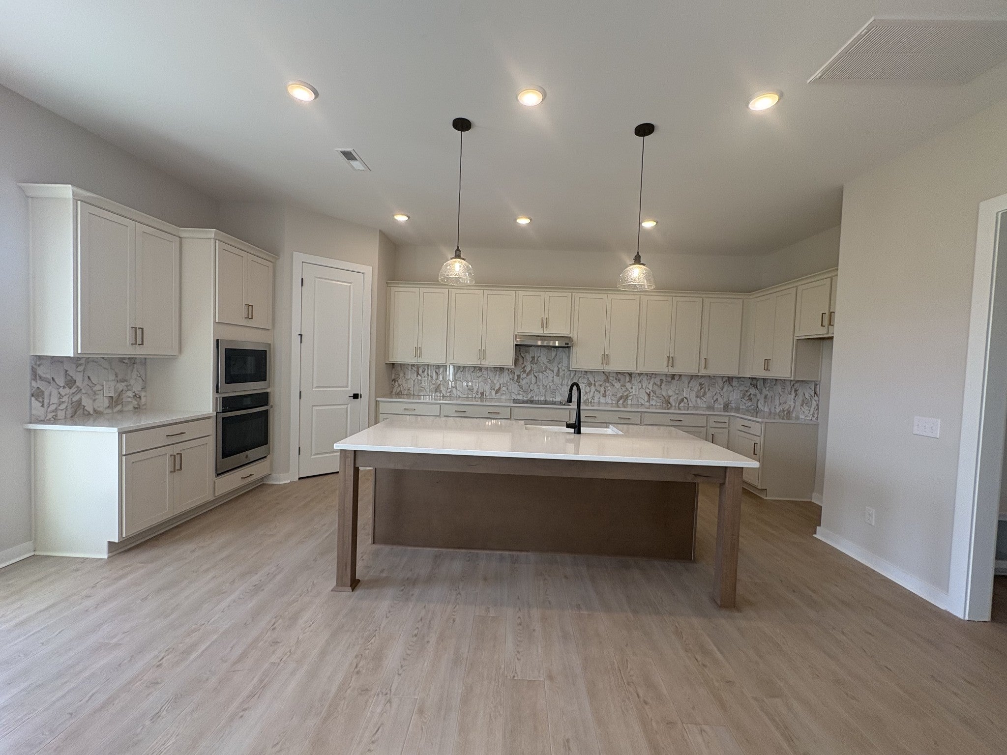 1424 Shallow Creek Dr