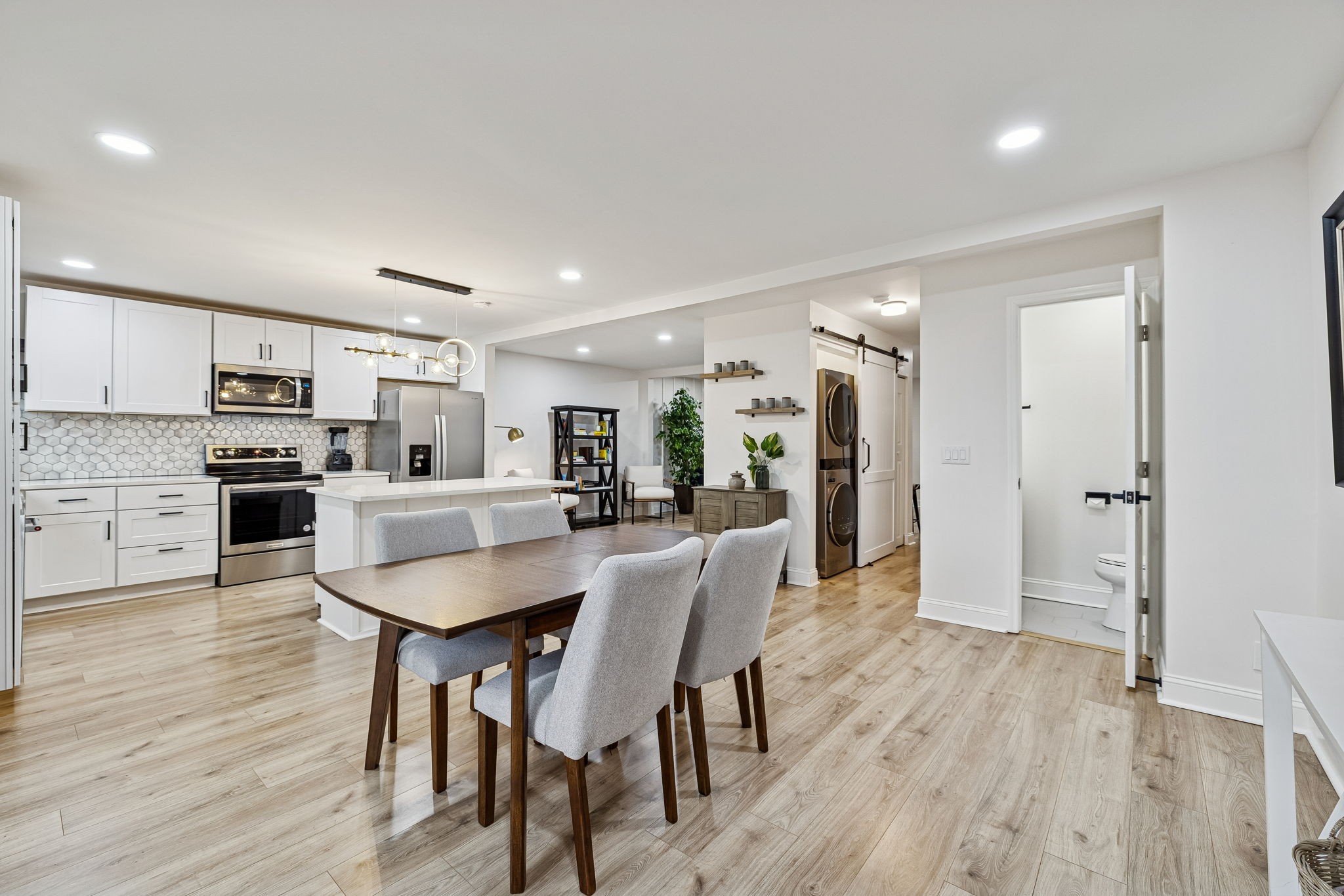 6955 Highland Park Dr