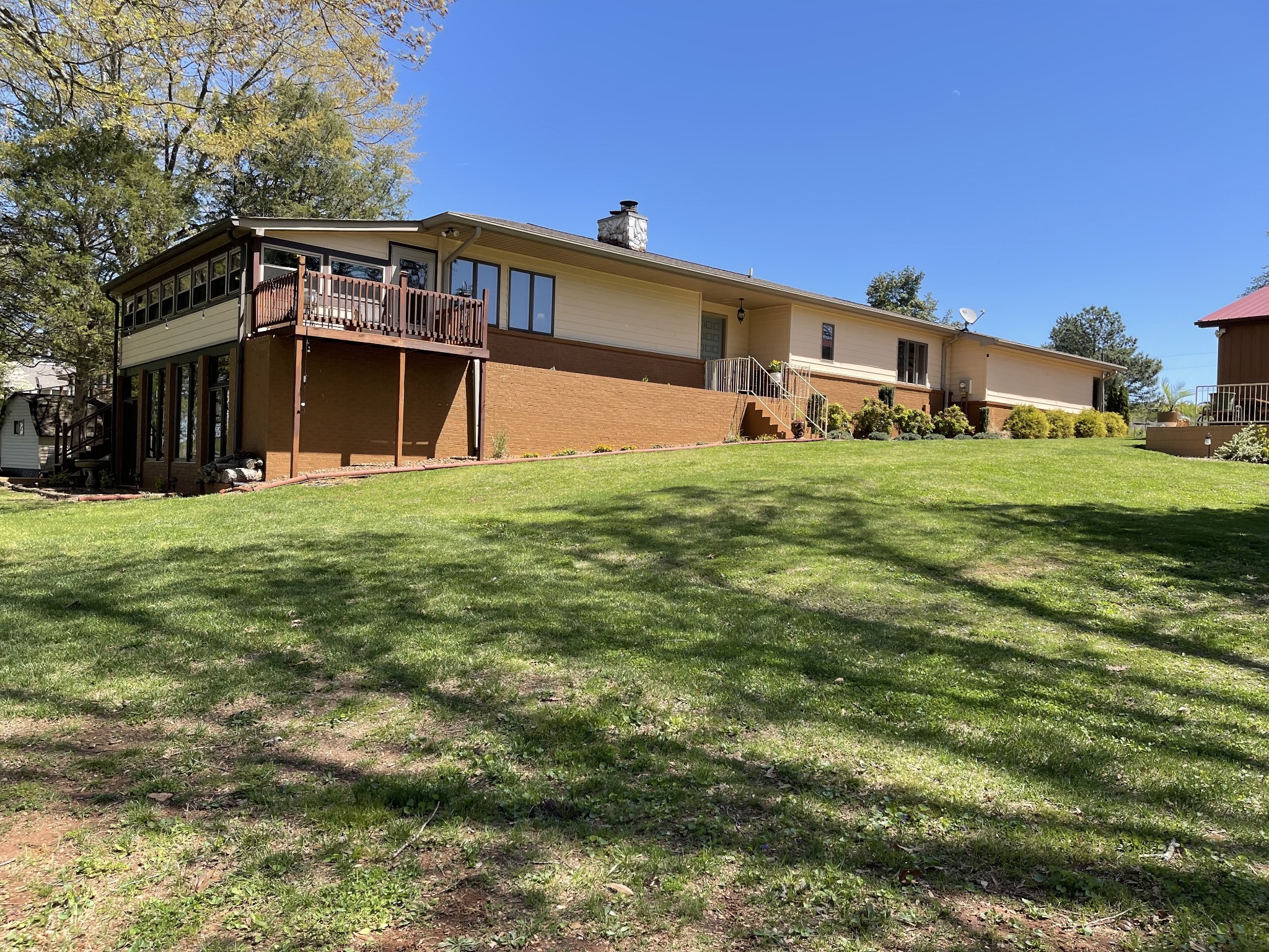 464 Loop Dr