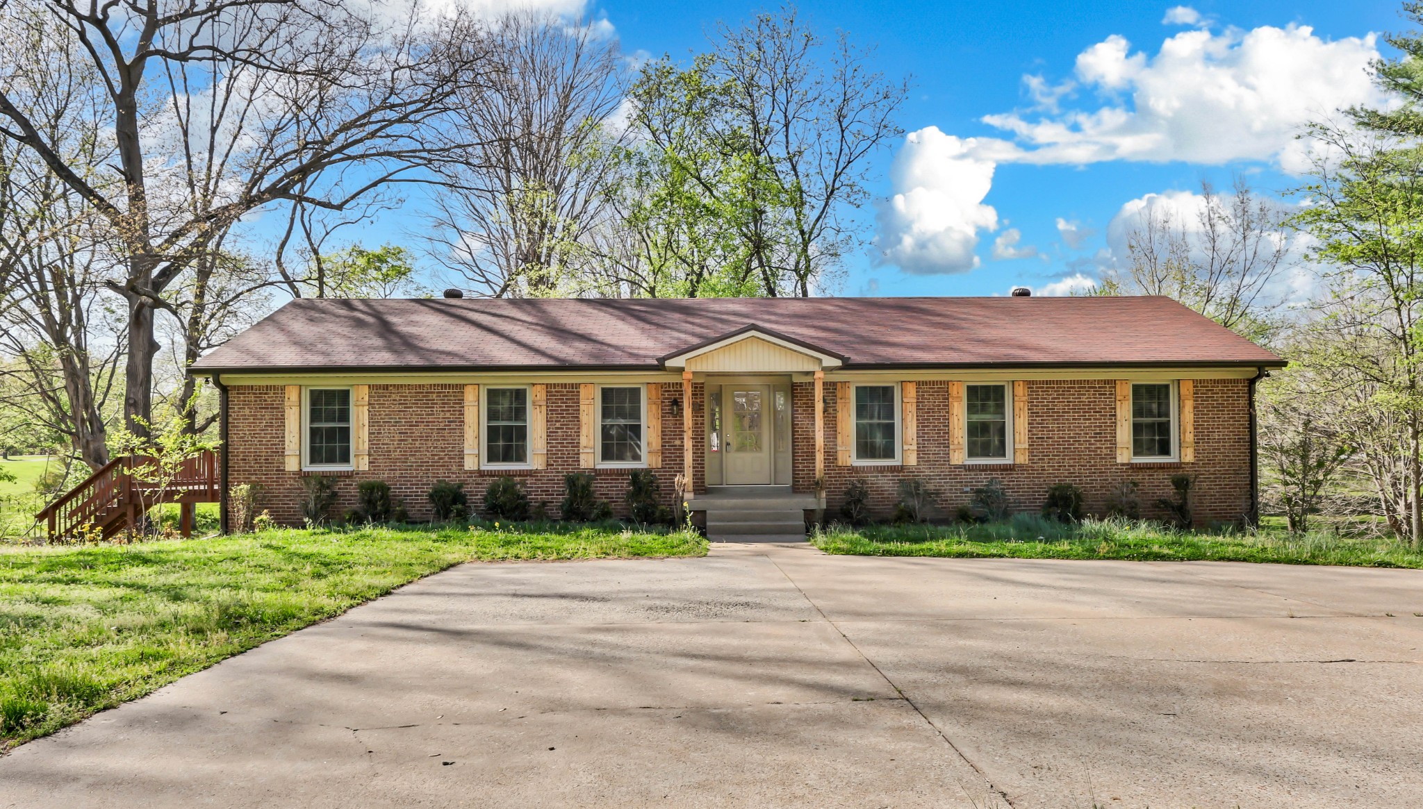720 Vaughan Rd