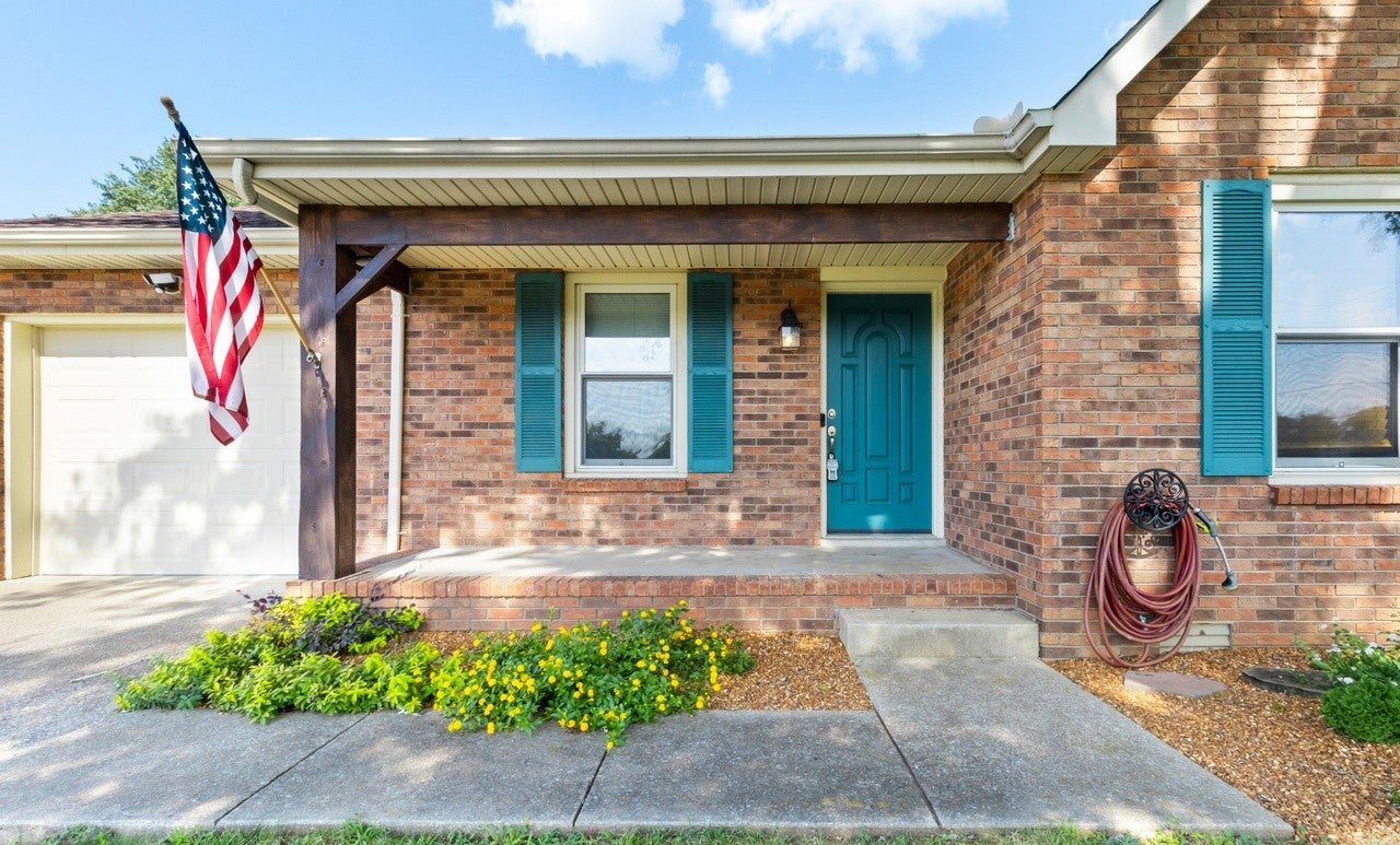 737 W Creek Dr
