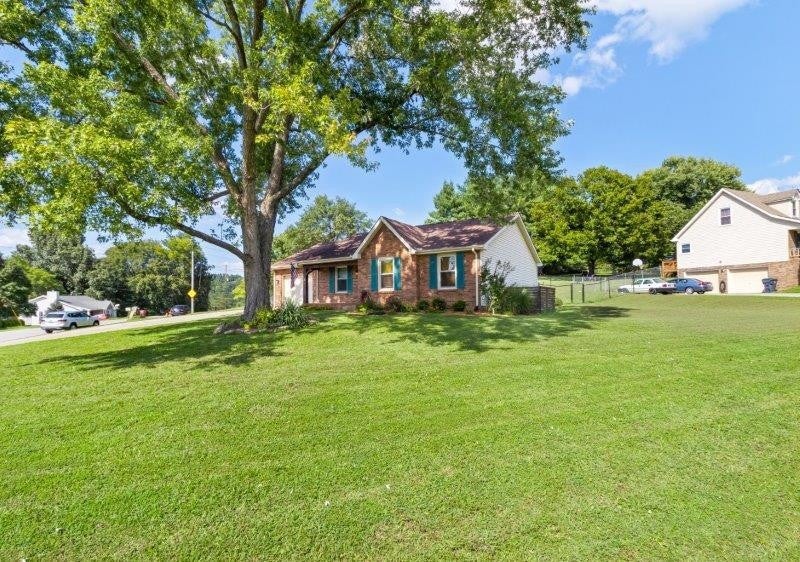 737 W Creek Dr