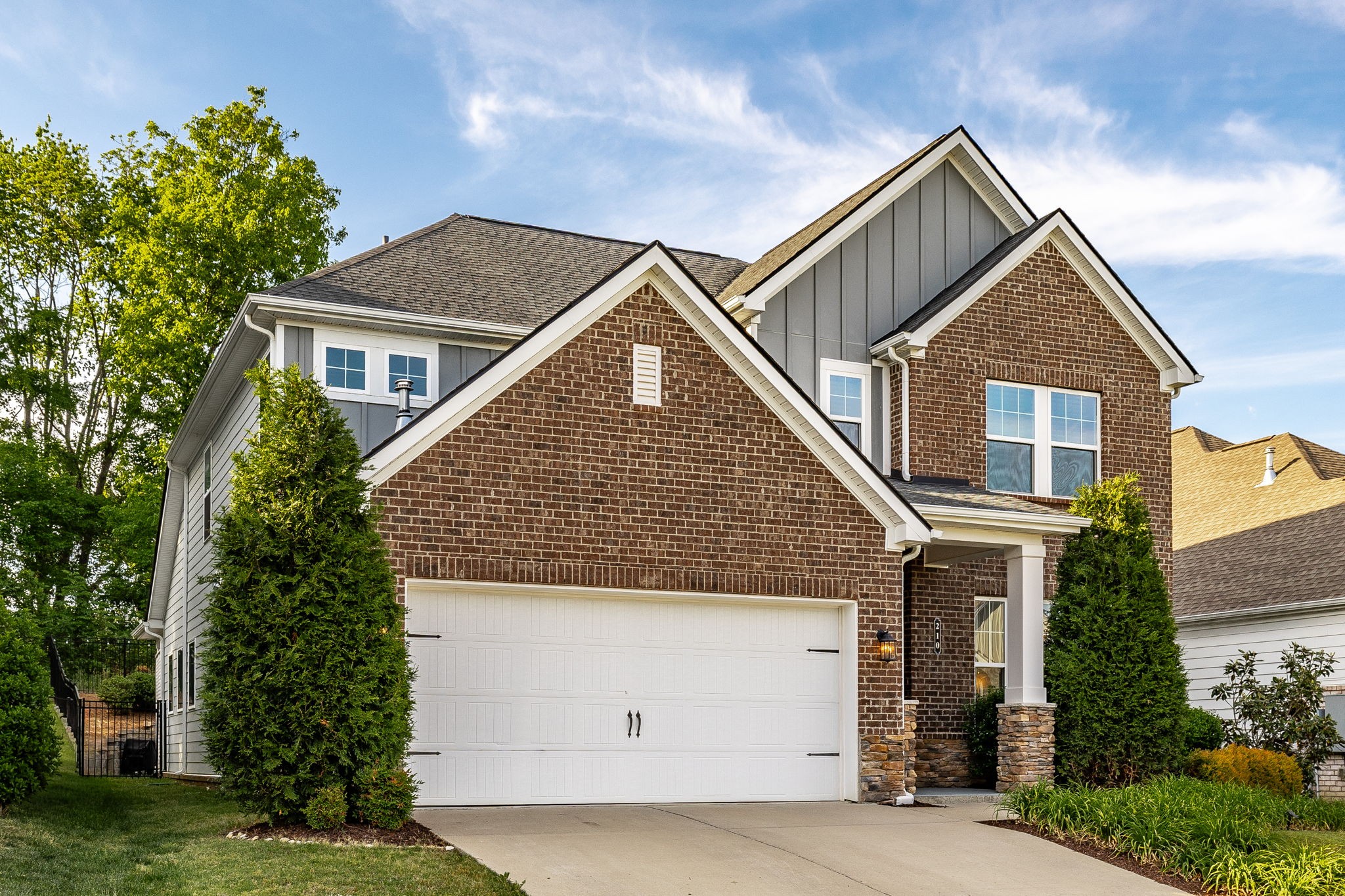 210 Woodhall Ct