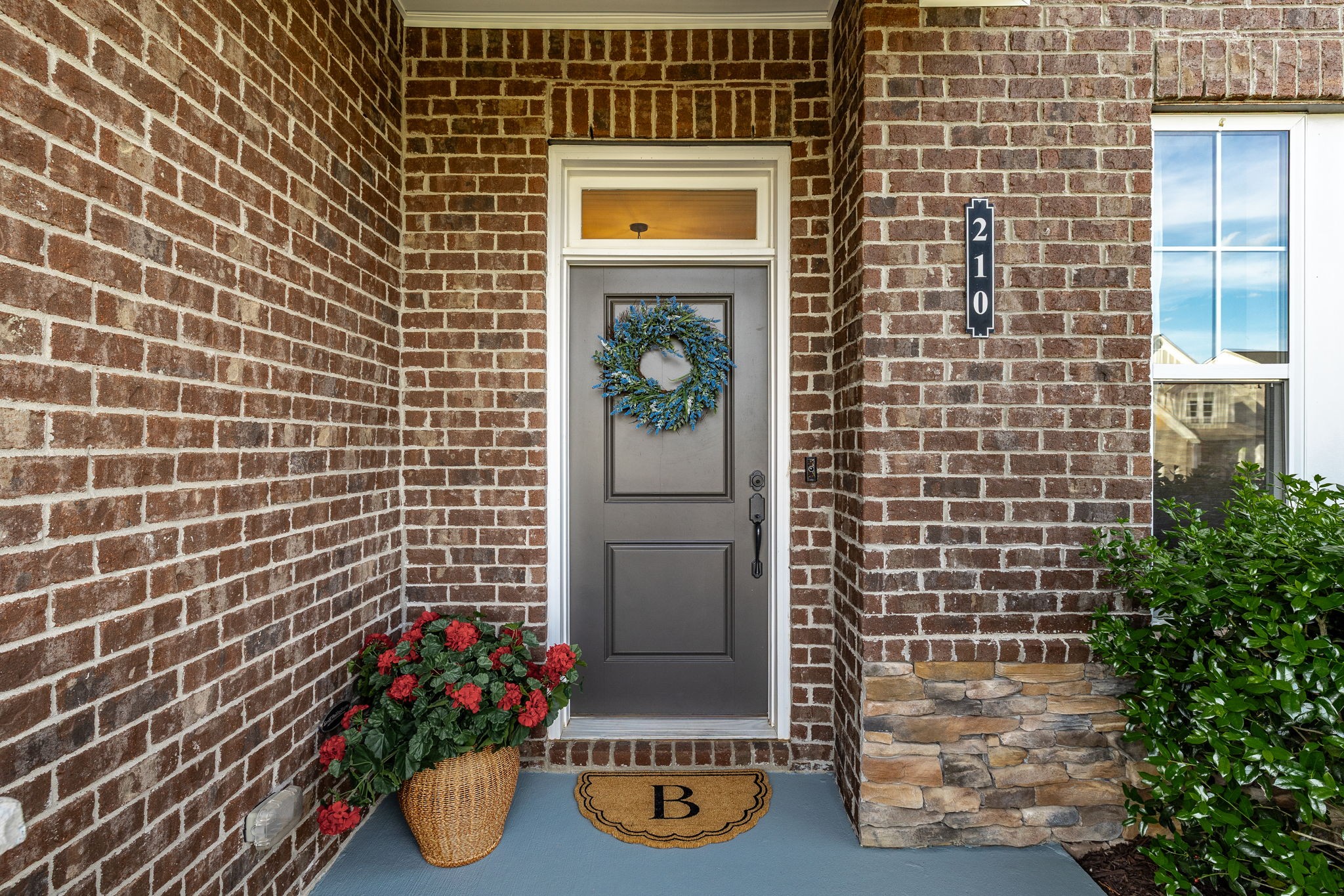 210 Woodhall Ct
