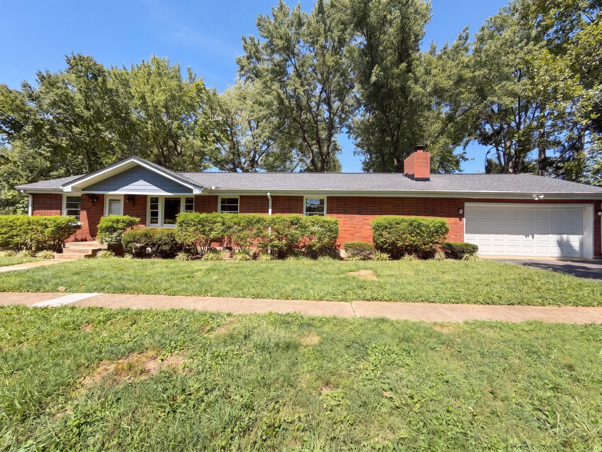 4-bed listing at 220 Haywood Ln, Nashville