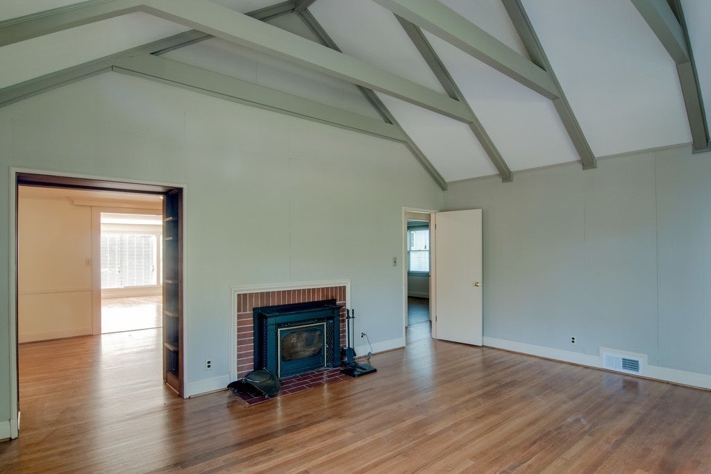2909 Woodlawn Dr