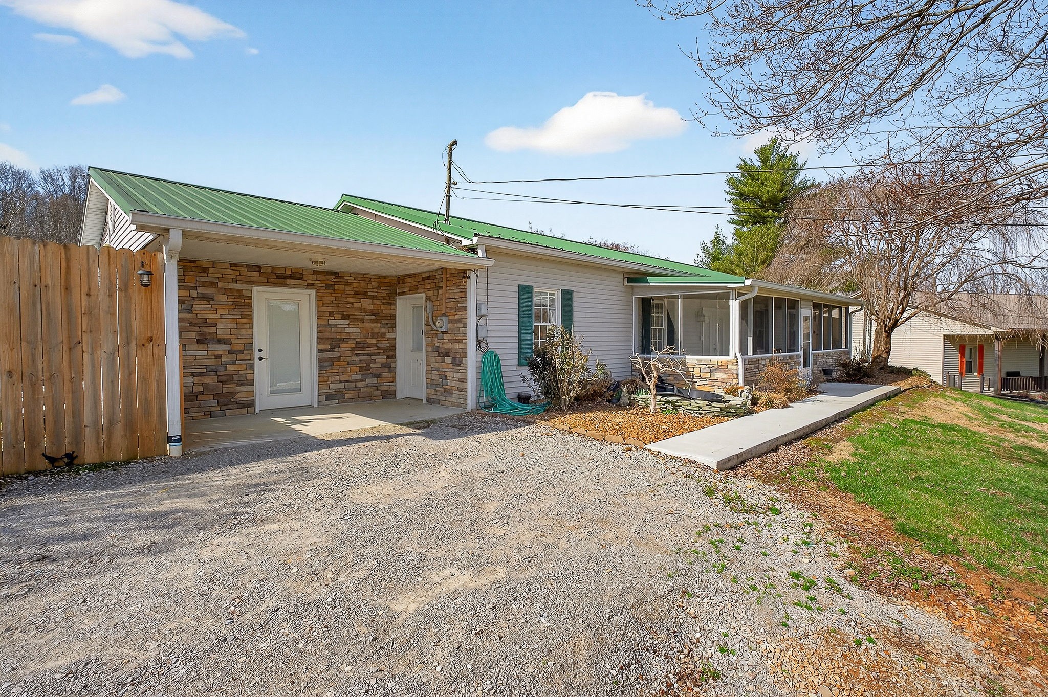 1375 Roberts Matthews Hwy