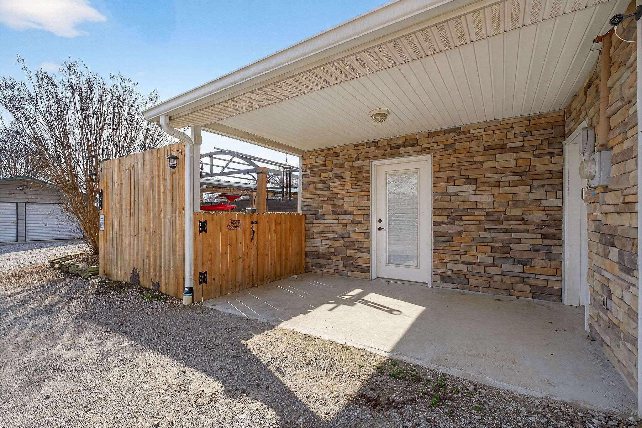 1375 Roberts Matthews Hwy