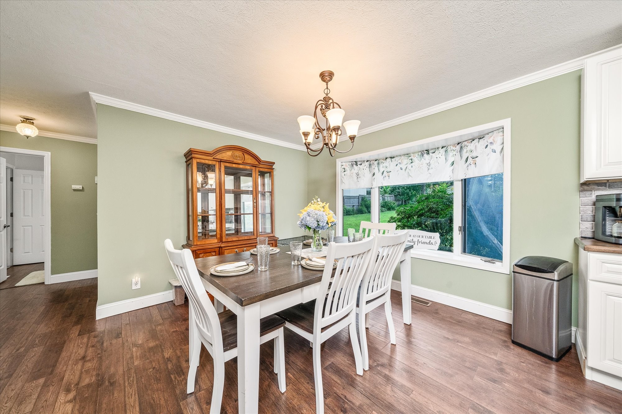 221 Magnolia Rd