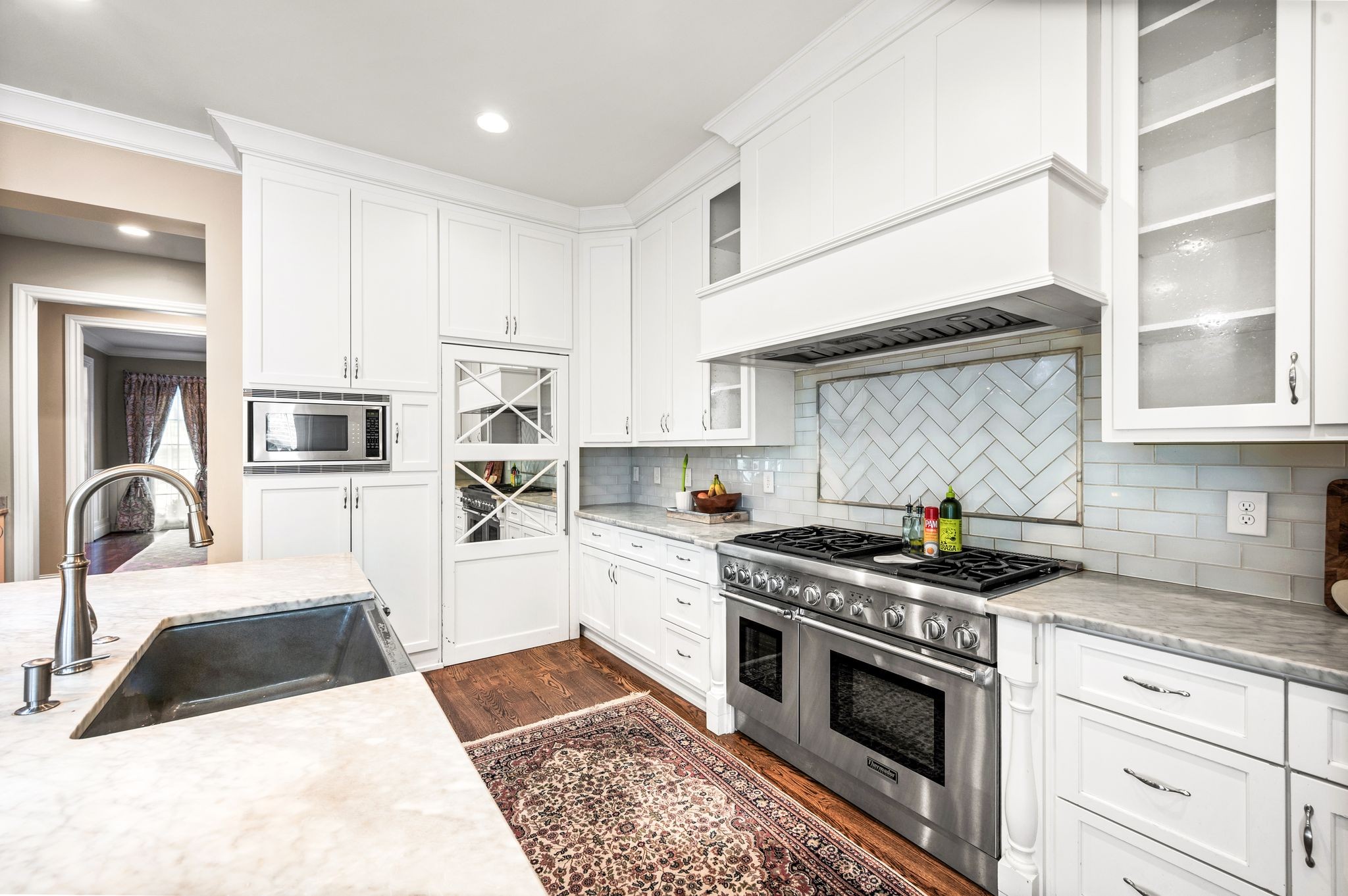 Nashville, Tennessee 37215, United States, 5 Bedrooms Bedrooms, ,5 BathroomsBathrooms,Residential,Active,256952