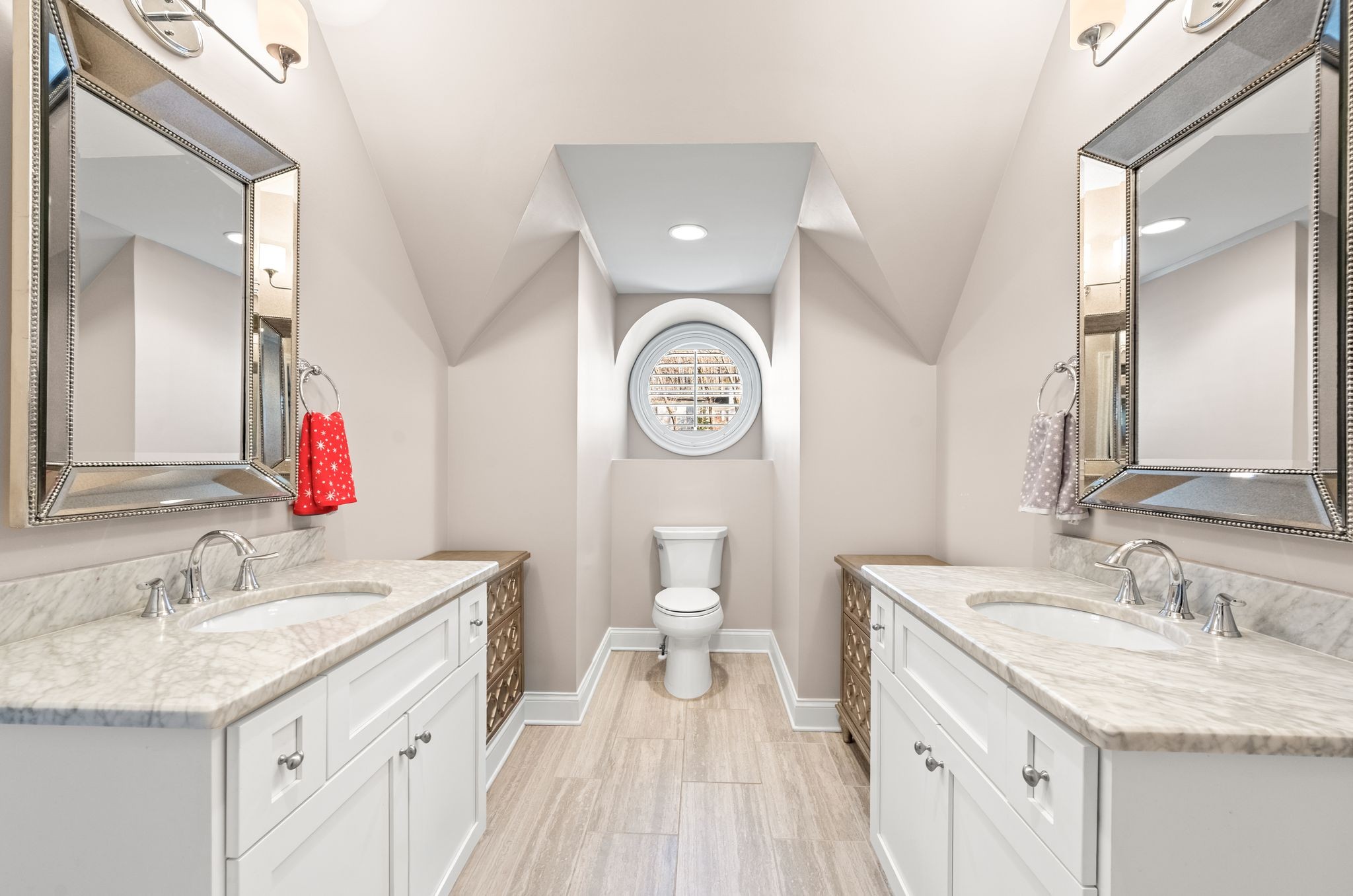 Nashville, Tennessee 37215, United States, 5 Bedrooms Bedrooms, ,5 BathroomsBathrooms,Residential,Active,256952