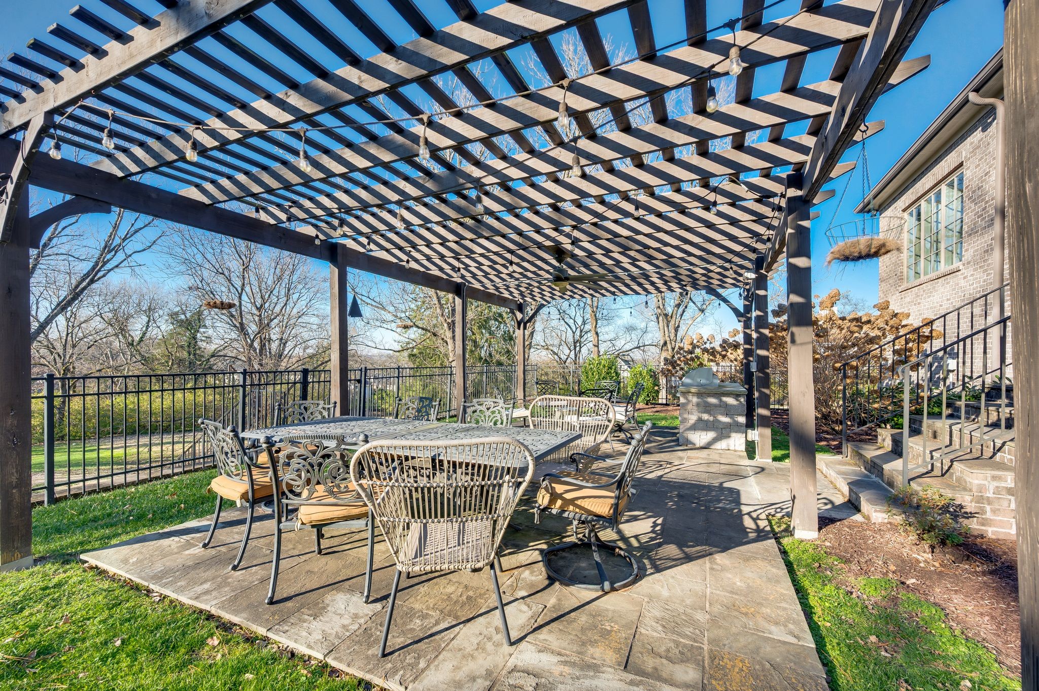 Nashville, Tennessee 37215, United States, 5 Bedrooms Bedrooms, ,5 BathroomsBathrooms,Residential,Active,256952