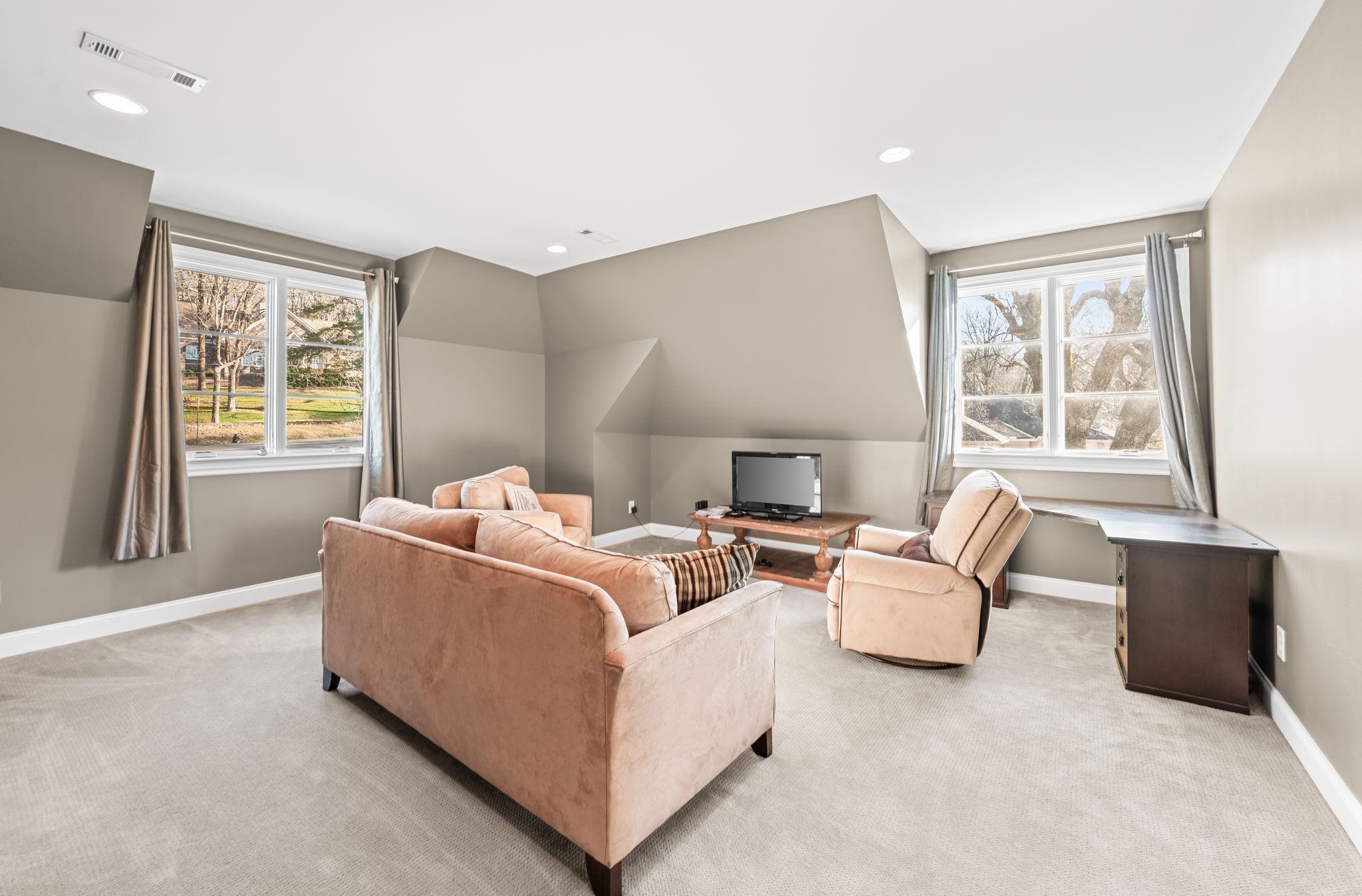 Nashville, Tennessee 37215, United States, 5 Bedrooms Bedrooms, ,5 BathroomsBathrooms,Residential,Active,256952