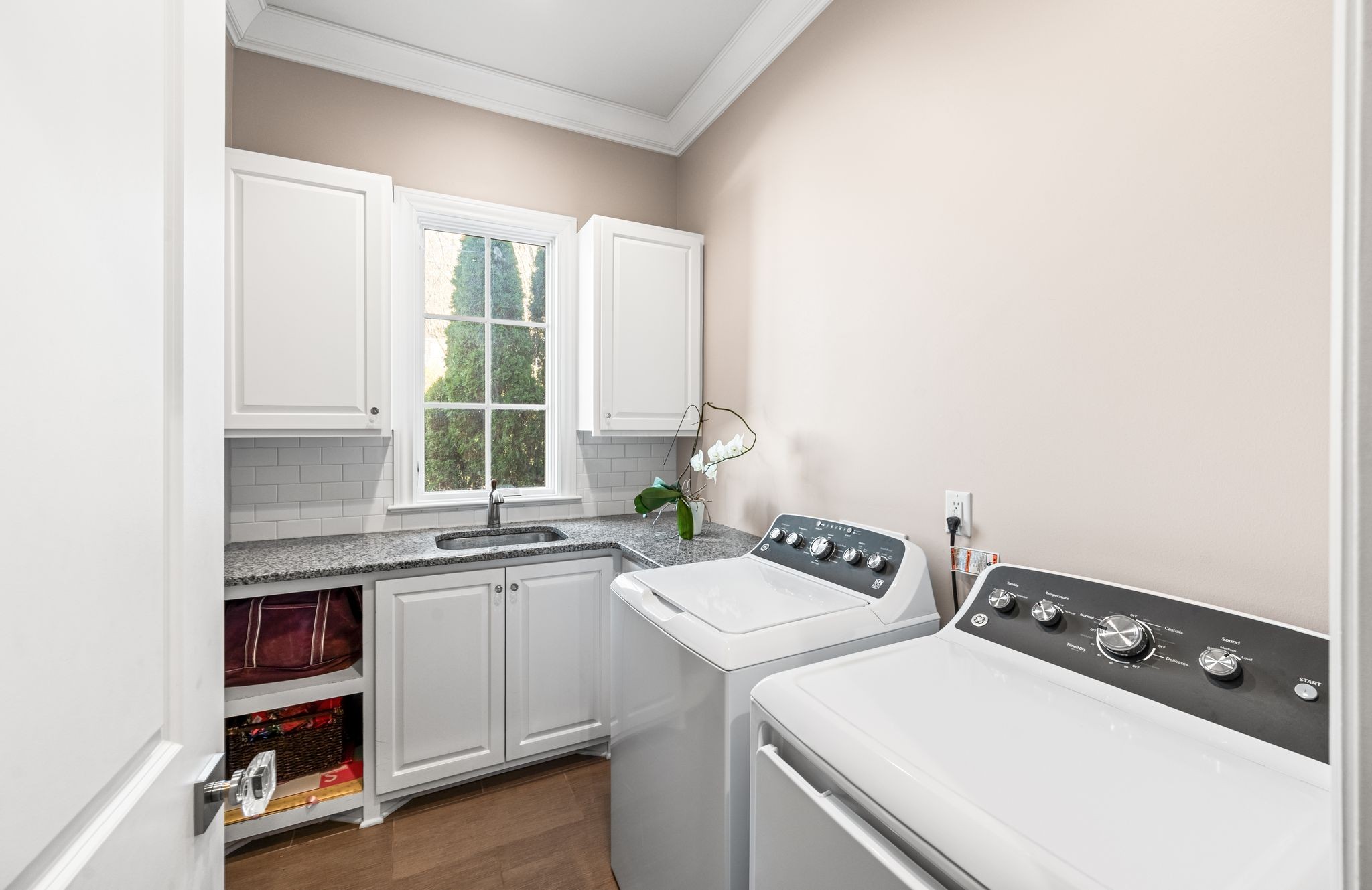 Nashville, Tennessee 37215, United States, 5 Bedrooms Bedrooms, ,5 BathroomsBathrooms,Residential,Active,256952