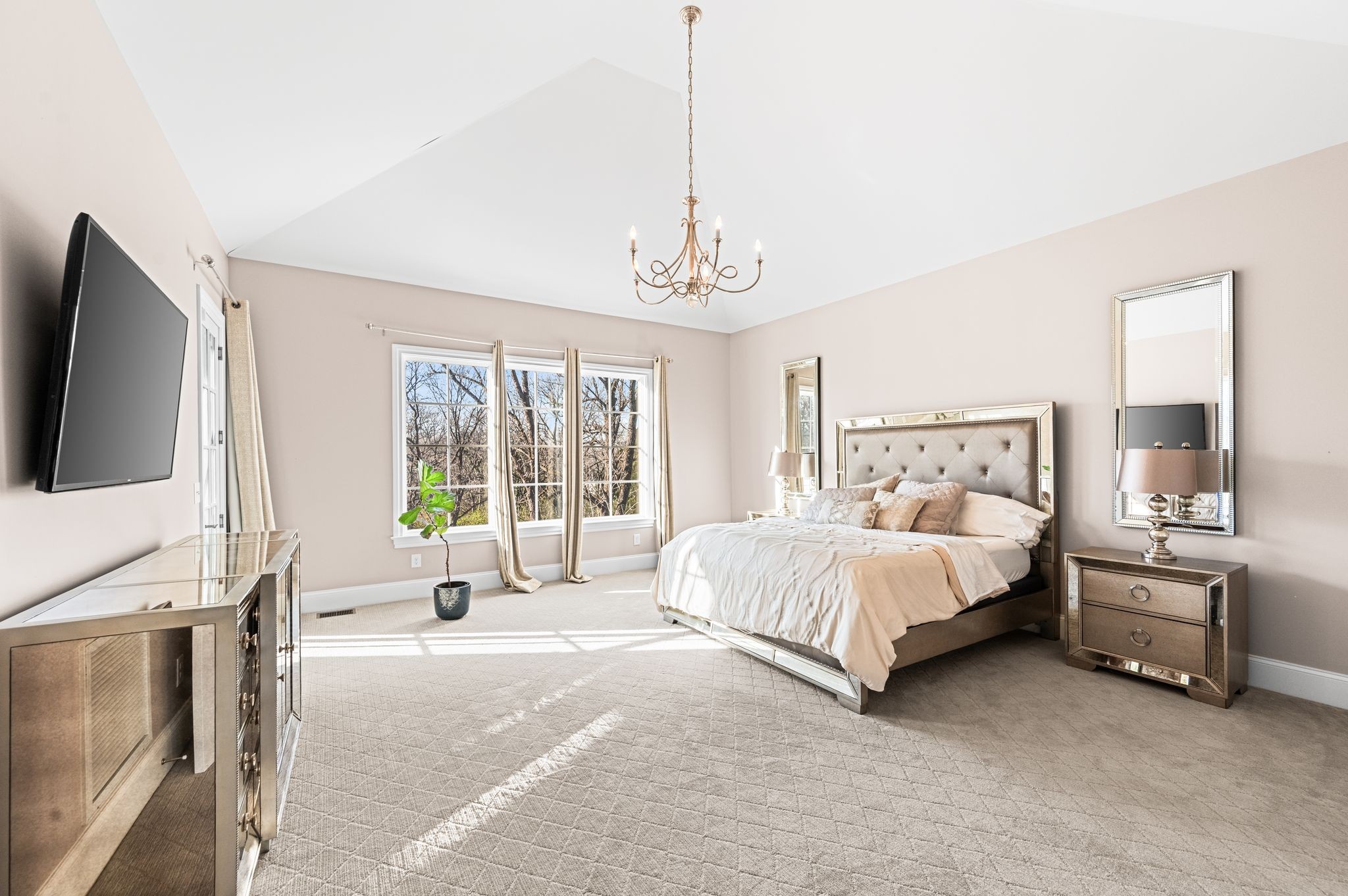 Nashville, Tennessee 37215, United States, 5 Bedrooms Bedrooms, ,5 BathroomsBathrooms,Residential,Active,256952