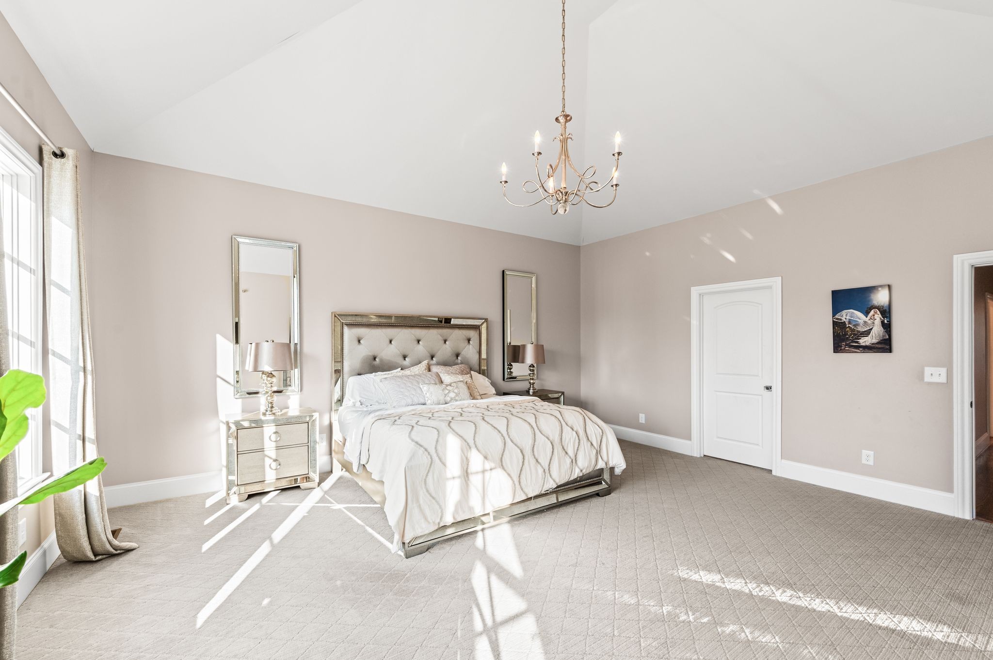 Nashville, Tennessee 37215, United States, 5 Bedrooms Bedrooms, ,5 BathroomsBathrooms,Residential,Active,256952