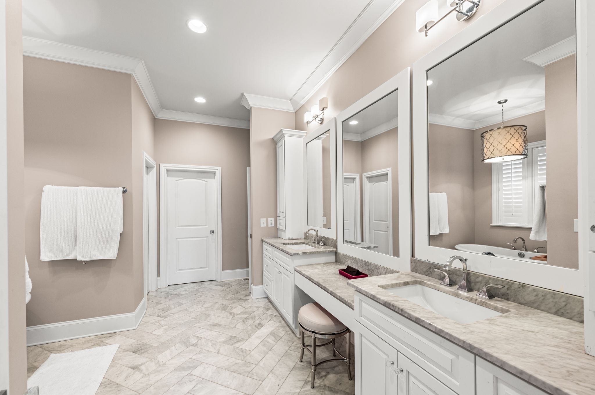 Nashville, Tennessee 37215, United States, 5 Bedrooms Bedrooms, ,5 BathroomsBathrooms,Residential,Active,256952