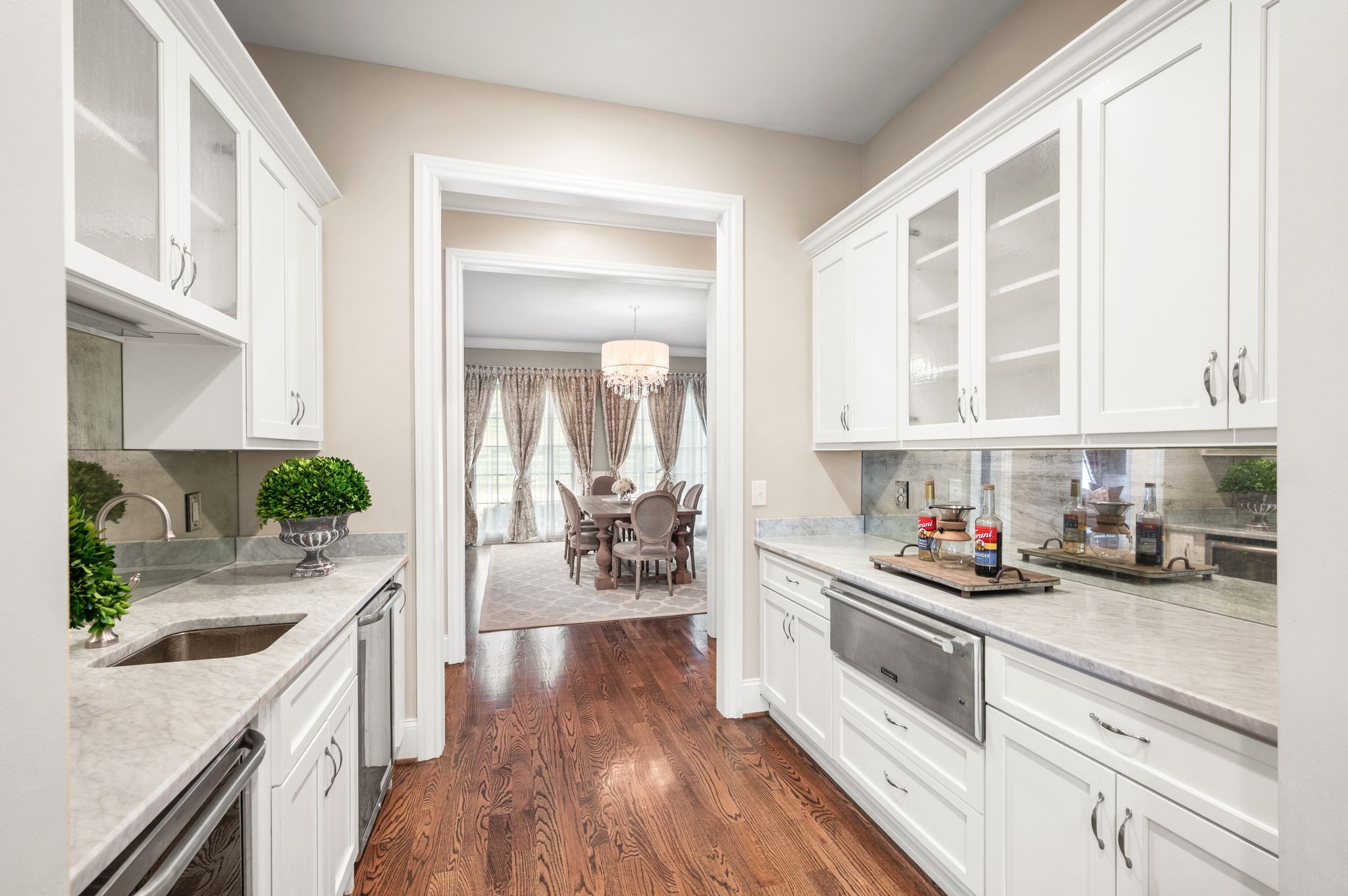 Nashville, Tennessee 37215, United States, 5 Bedrooms Bedrooms, ,5 BathroomsBathrooms,Residential,Active,256952