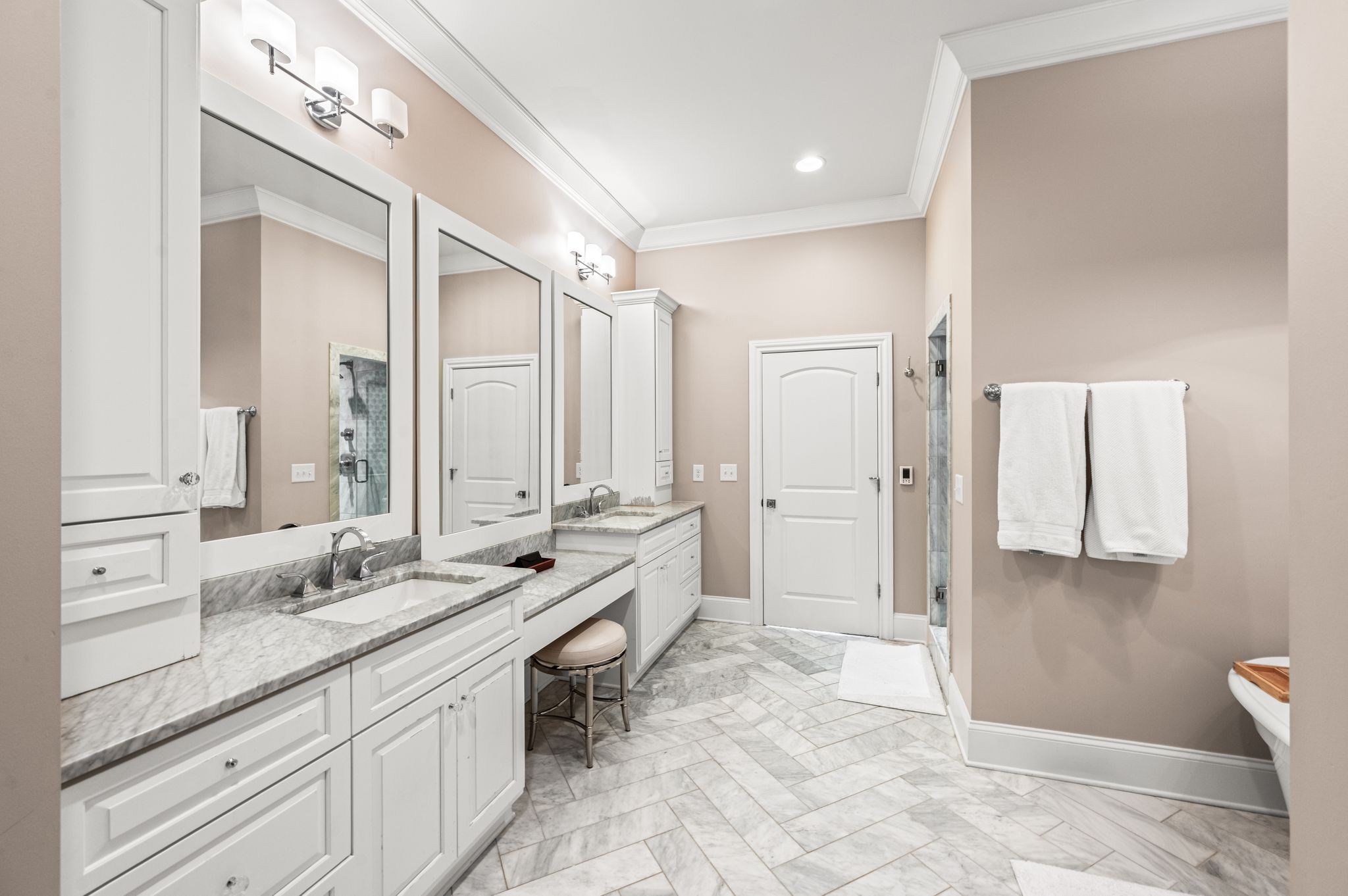 Nashville, Tennessee 37215, United States, 5 Bedrooms Bedrooms, ,5 BathroomsBathrooms,Residential,Active,256952