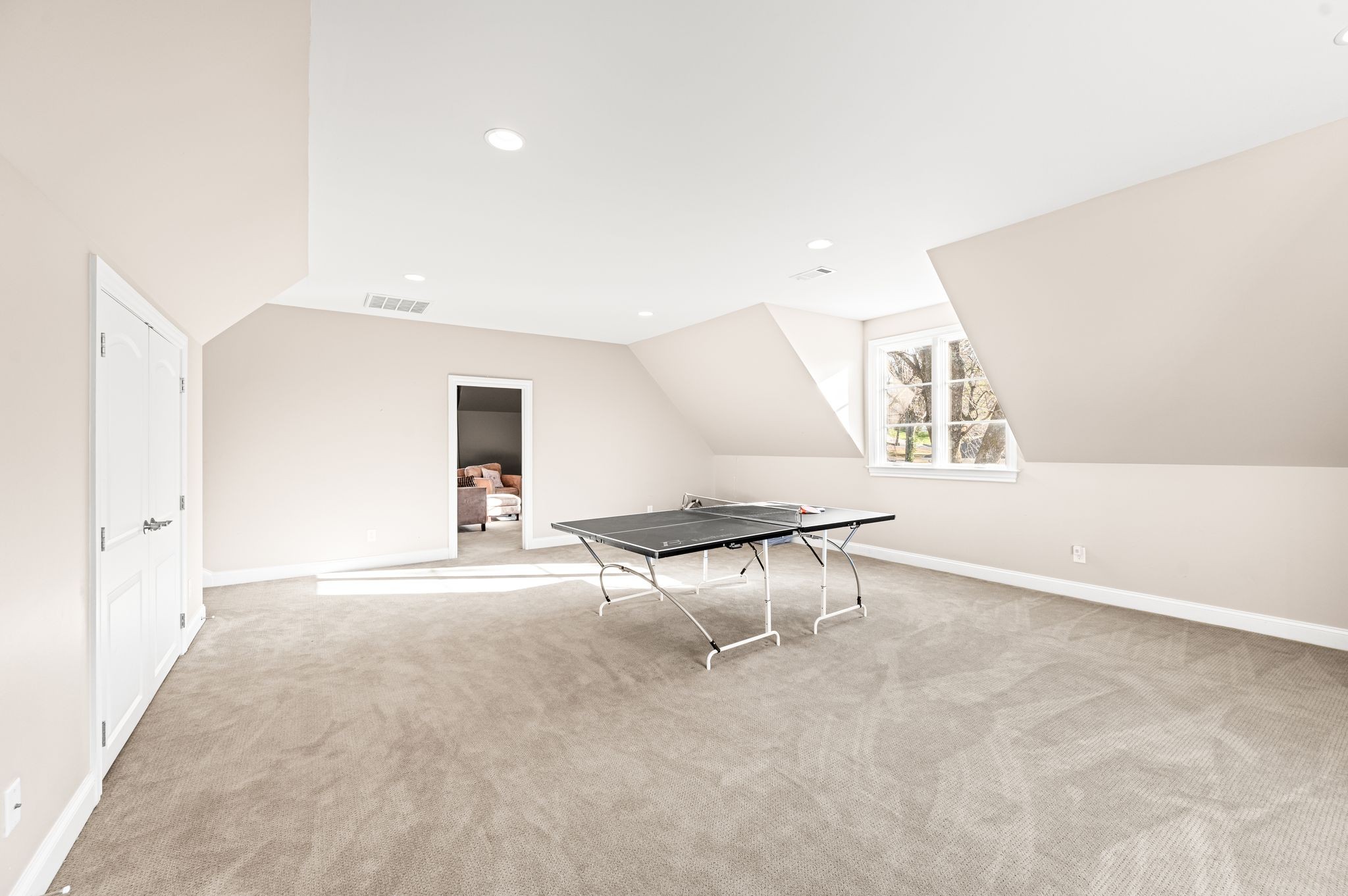 Nashville, Tennessee 37215, United States, 5 Bedrooms Bedrooms, ,5 BathroomsBathrooms,Residential,Active,256952