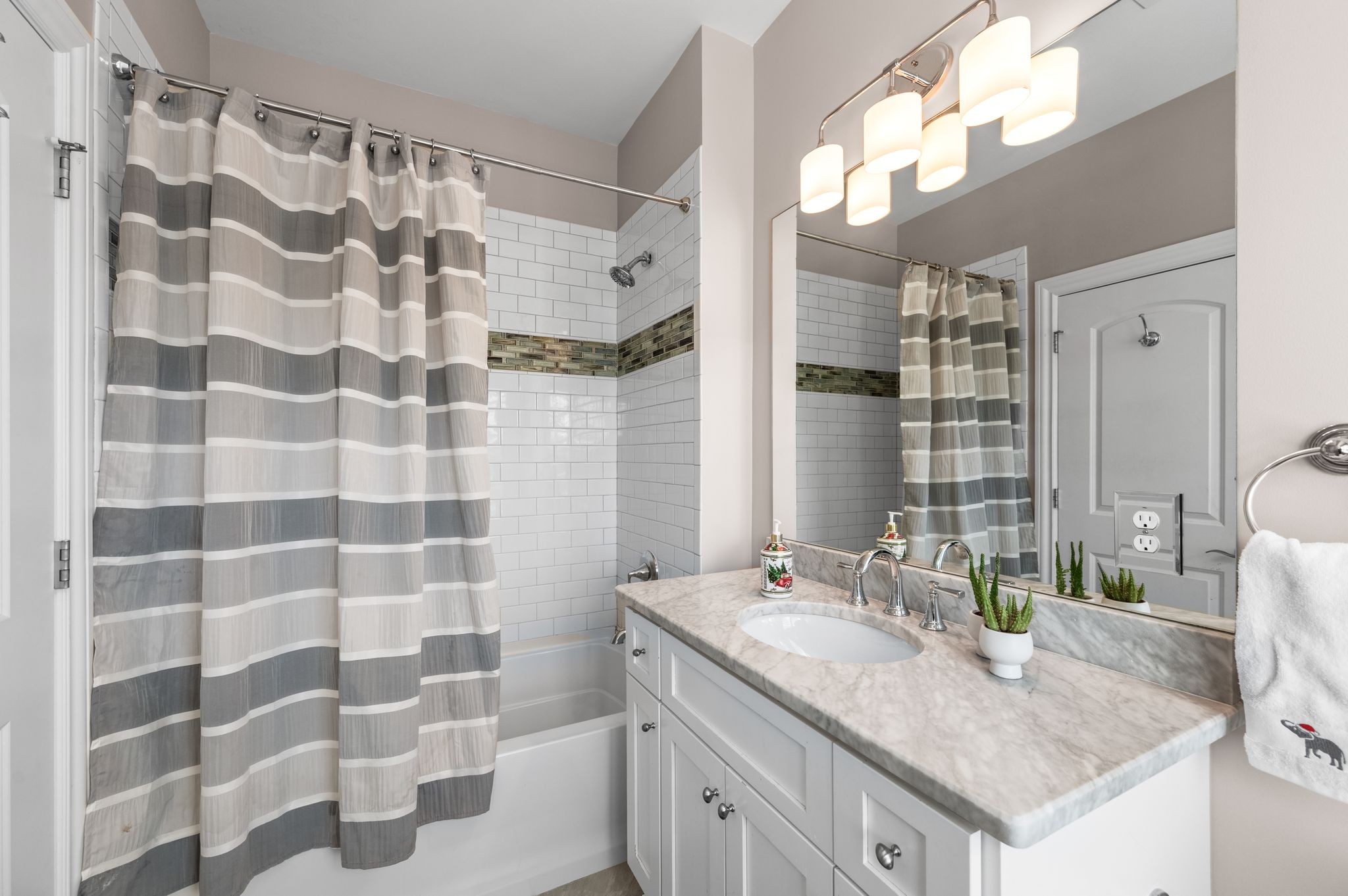 Nashville, Tennessee 37215, United States, 5 Bedrooms Bedrooms, ,5 BathroomsBathrooms,Residential,Active,256952