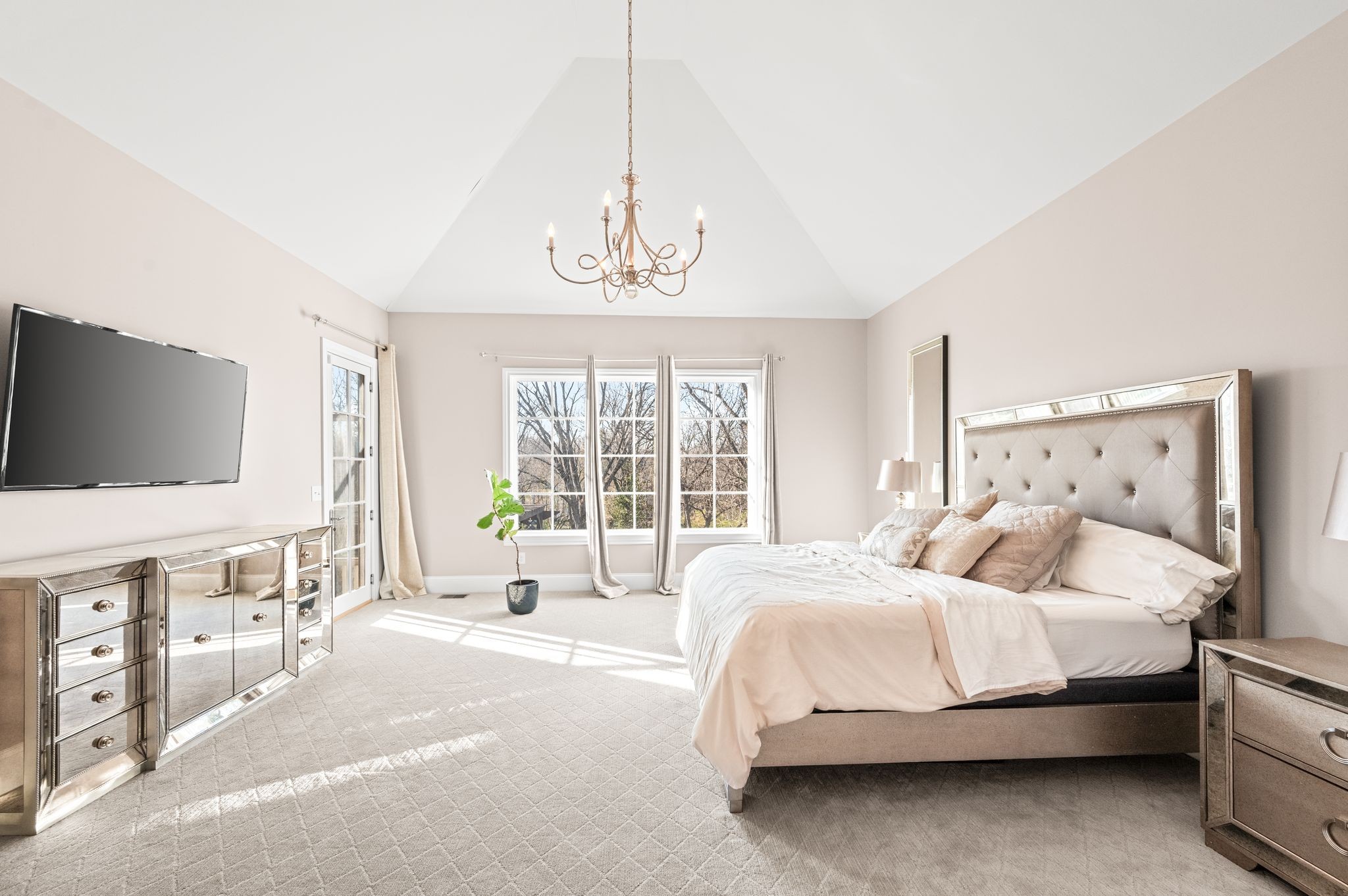 Nashville, Tennessee 37215, United States, 5 Bedrooms Bedrooms, ,5 BathroomsBathrooms,Residential,Active,256952