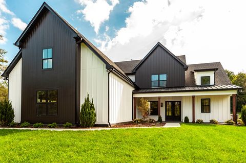 2039 Liberty Ln Gallatin TN 37066
