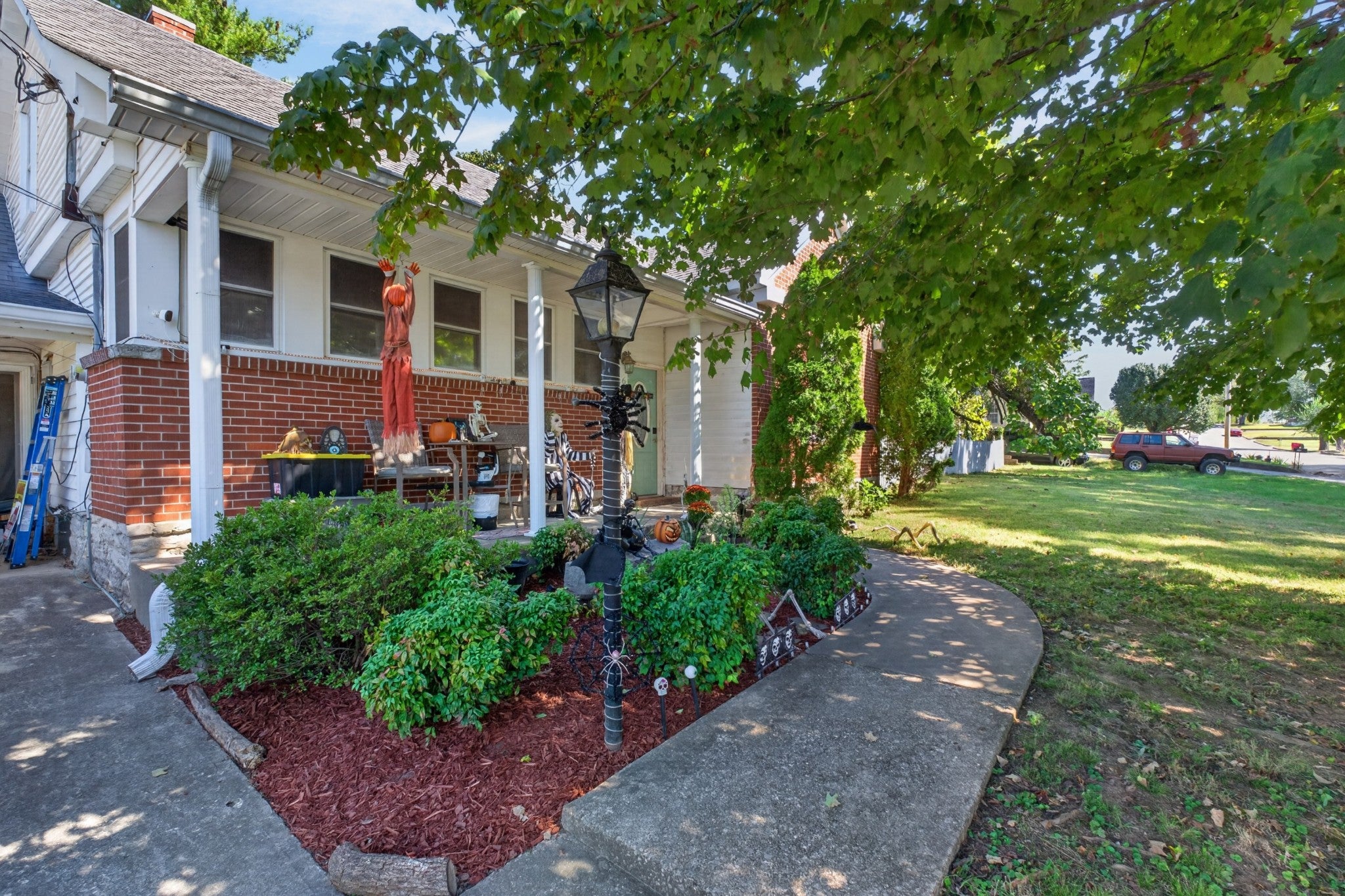 635 Jefferson Ave E