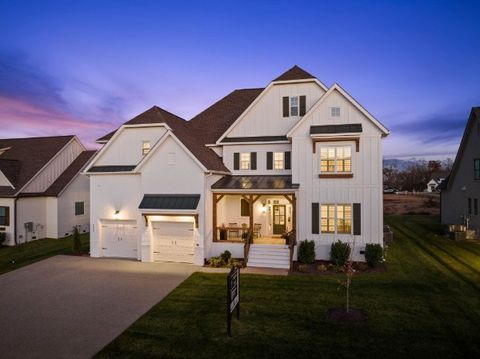 Photo of 5929 Hunt Valley Dr, Spring Hill, TN 37174 (MLS # 3165112)