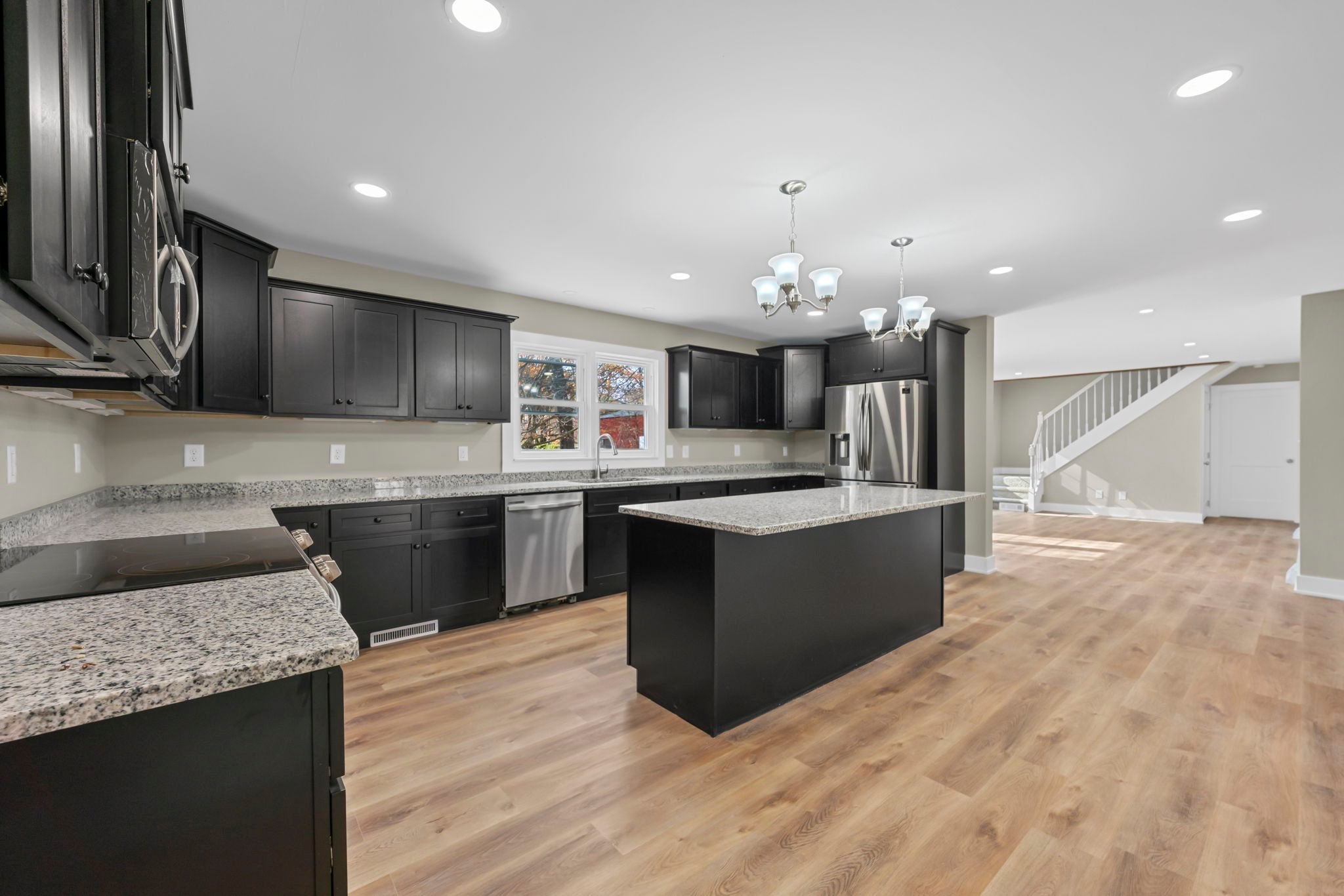 104 W Longview Dr