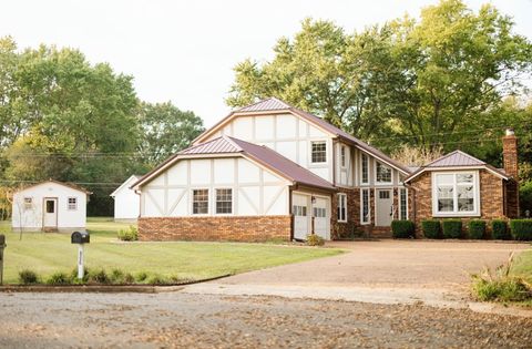 806 Sharon Cir Lawrenceburg TN 38464