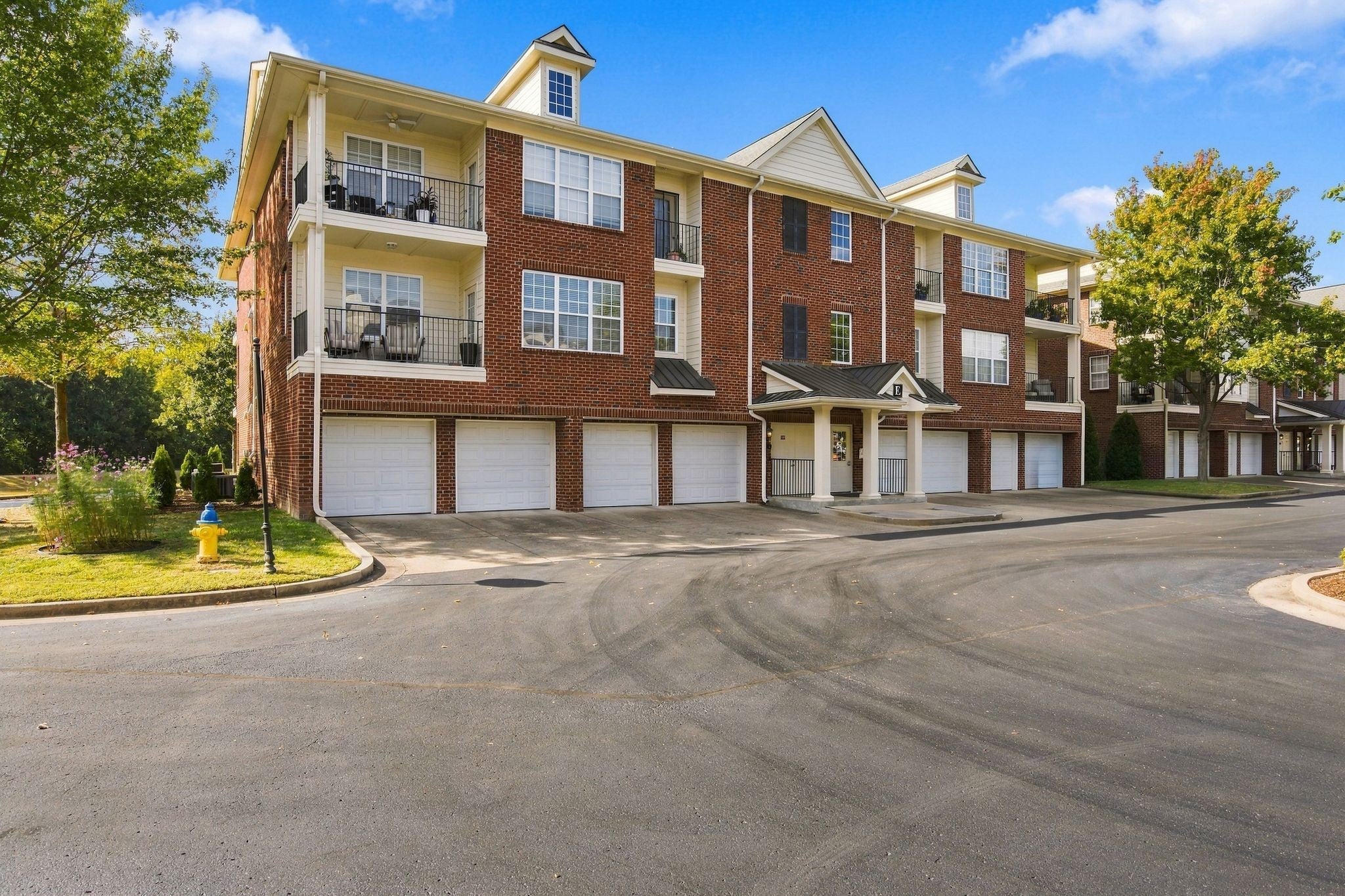 2-bed condo for sale in Franklin, TN 37067, 3201 Aspen Grove Dr E3 3201 Aspen Grove Dr E3, Franklin TN 37067 2-bed condo, photo 2 of 27