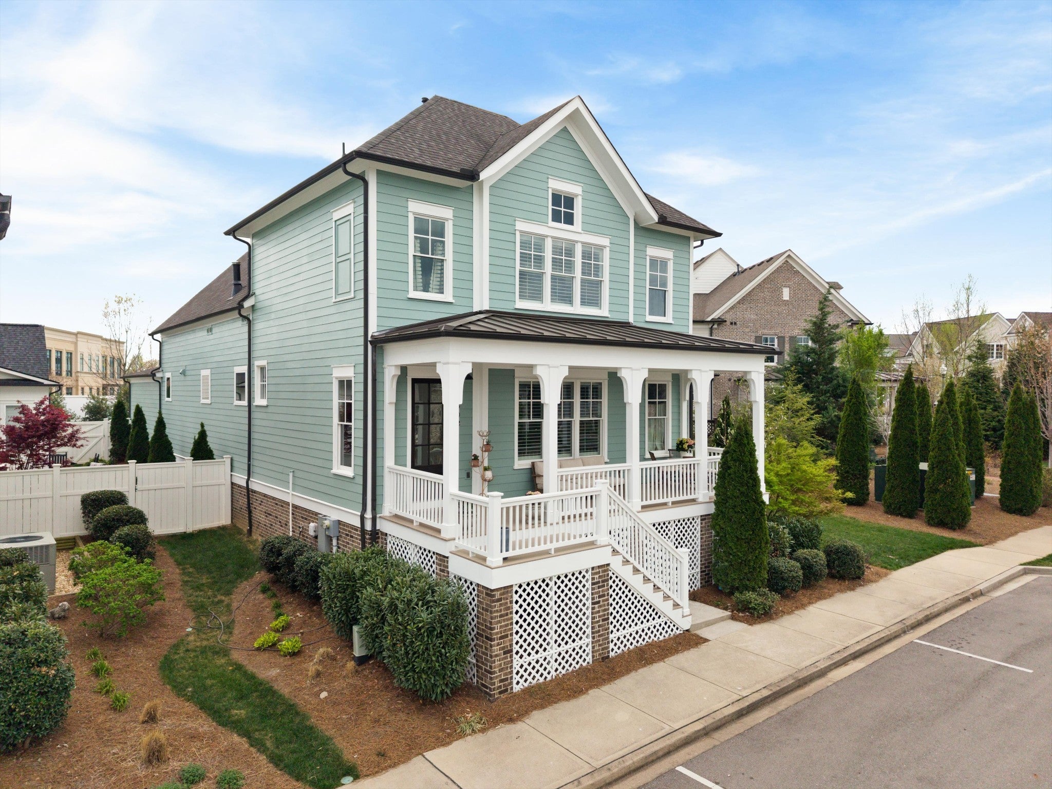 302 Hughes Ln