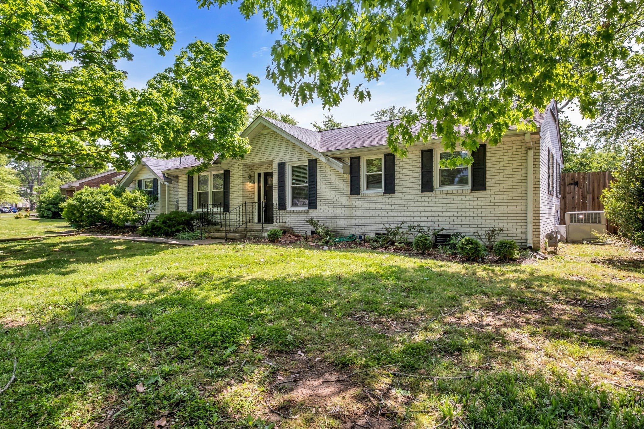 3-bed home for sale in Nashville, TN 37221, 138 Carriage Dr 138 Carriage Dr, Nashville TN 37221 3-bed home, photo 2 of 31