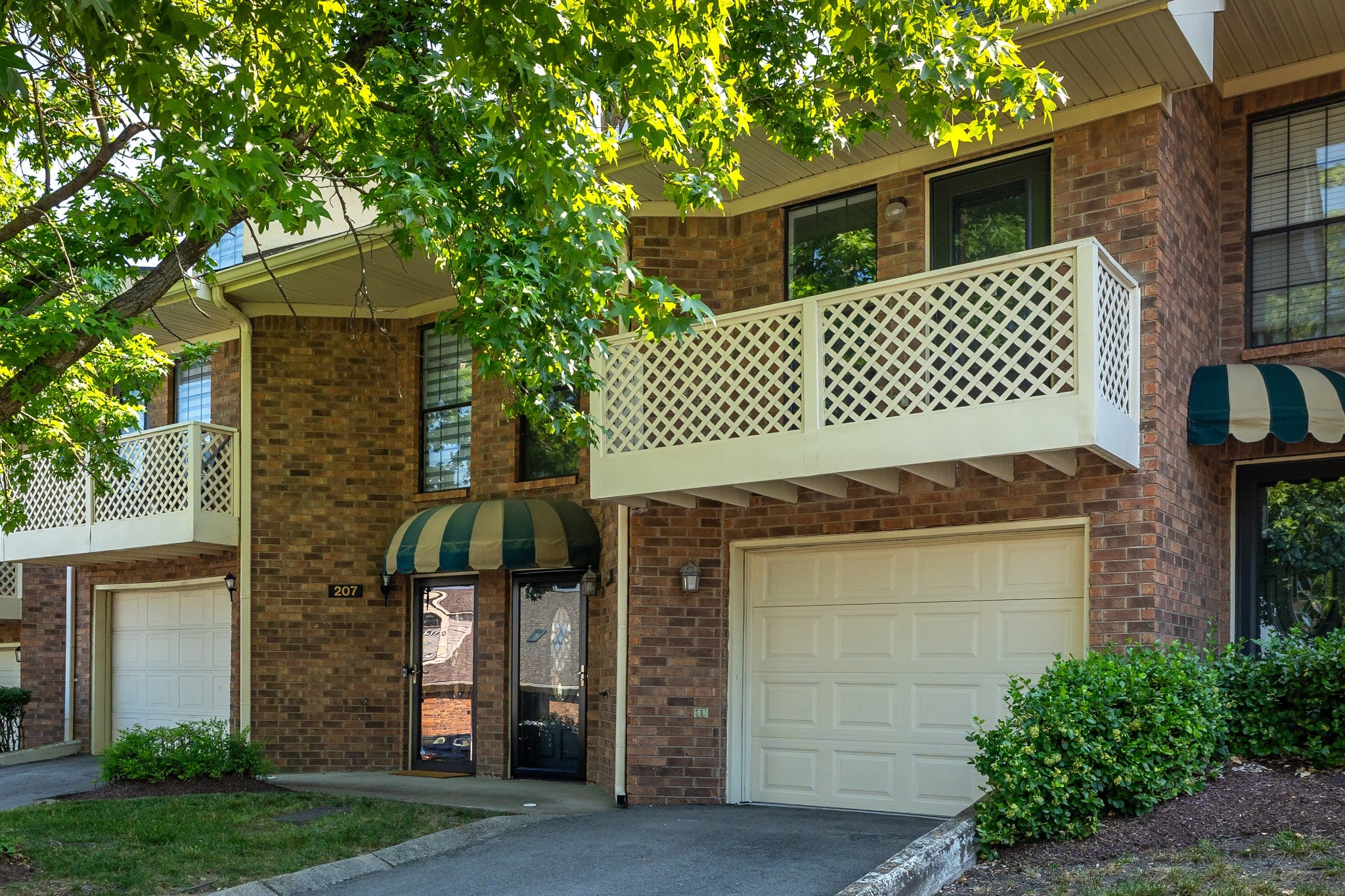 209 Glenstone Cir